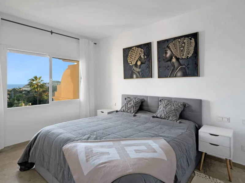 Located in the sought-after Elviria Hills community, this well-positioned 2-bedroom, 2-bathroom apartment offers stunning panoramic sea views and a full south-facing orientation. Situated in one of the best blocks of the development, this home provides a 