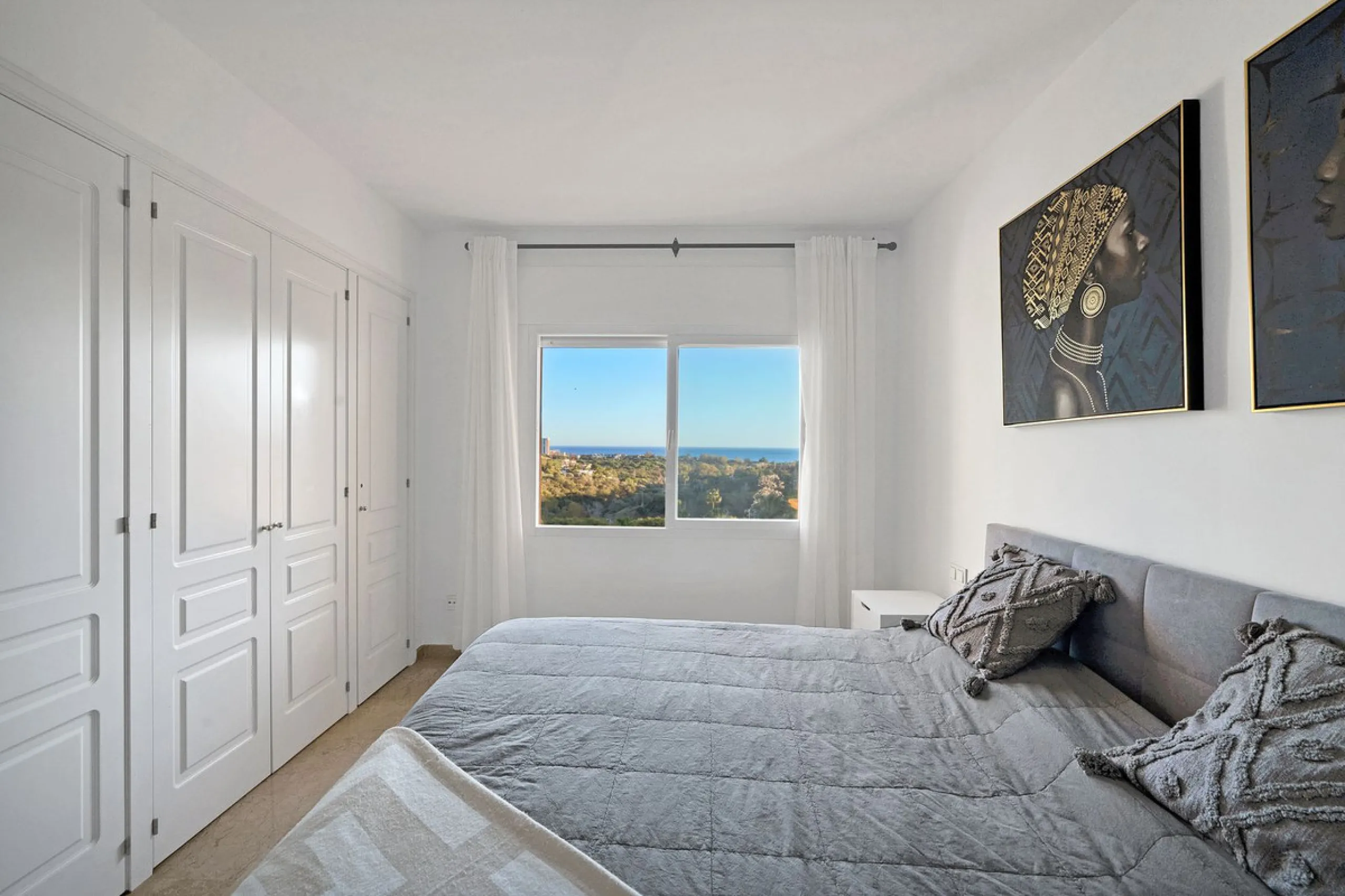 Located in the sought-after Elviria Hills community, this well-positioned 2-bedroom, 2-bathroom apartment offers stunning panoramic sea views and a full south-facing orientation. Situated in one of the best blocks of the development, this home provides a 