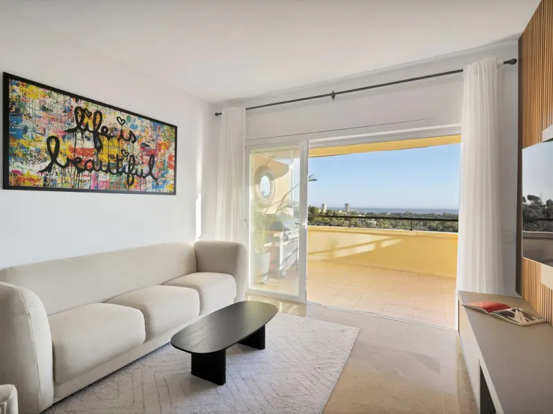 Located in the sought-after Elviria Hills community, this well-positioned 2-bedroom, 2-bathroom apartment offers stunning panoramic sea views and a full south-facing orientation. Situated in one of the best blocks of the development, this home provides a 