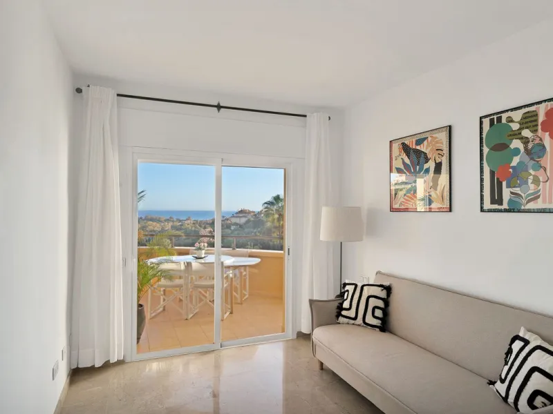 Located in the sought-after Elviria Hills community, this well-positioned 2-bedroom, 2-bathroom apartment offers stunning panoramic sea views and a full south-facing orientation. Situated in one of the best blocks of the development, this home provides a 