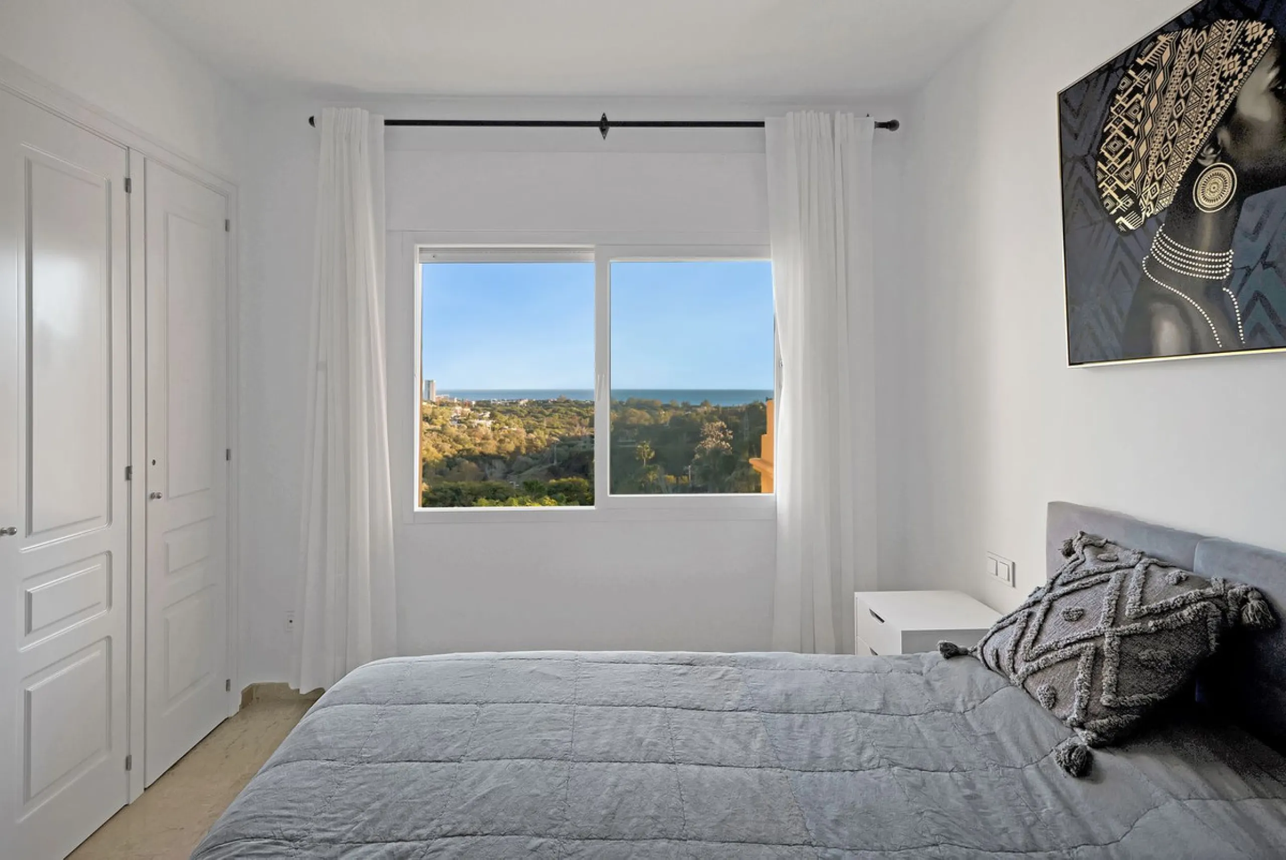 Located in the sought-after Elviria Hills community, this well-positioned 2-bedroom, 2-bathroom apartment offers stunning panoramic sea views and a full south-facing orientation. Situated in one of the best blocks of the development, this home provides a 