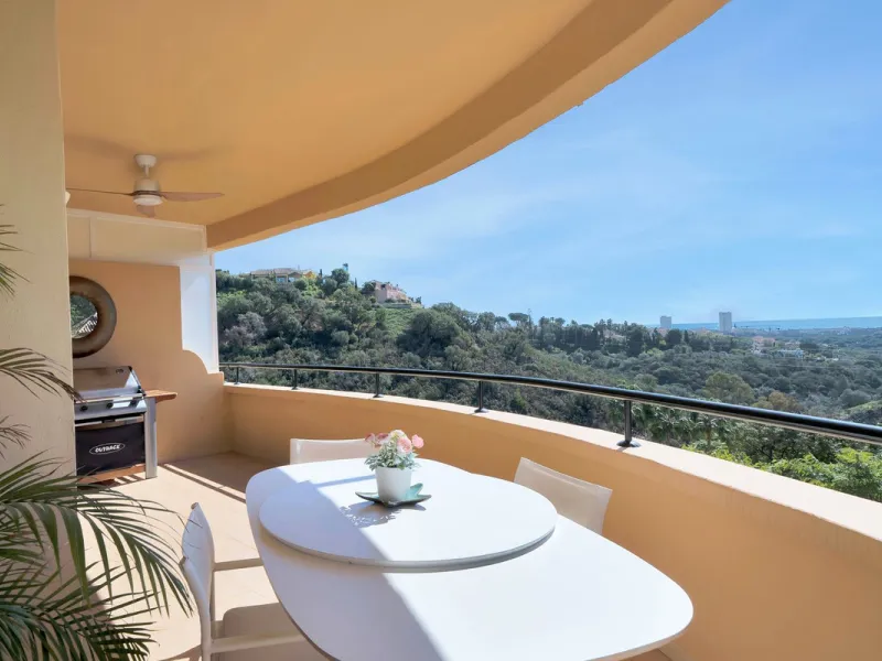 Located in the sought-after Elviria Hills community, this well-positioned 2-bedroom, 2-bathroom apartment offers stunning panoramic sea views and a full south-facing orientation. Situated in one of the best blocks of the development, this home provides a 