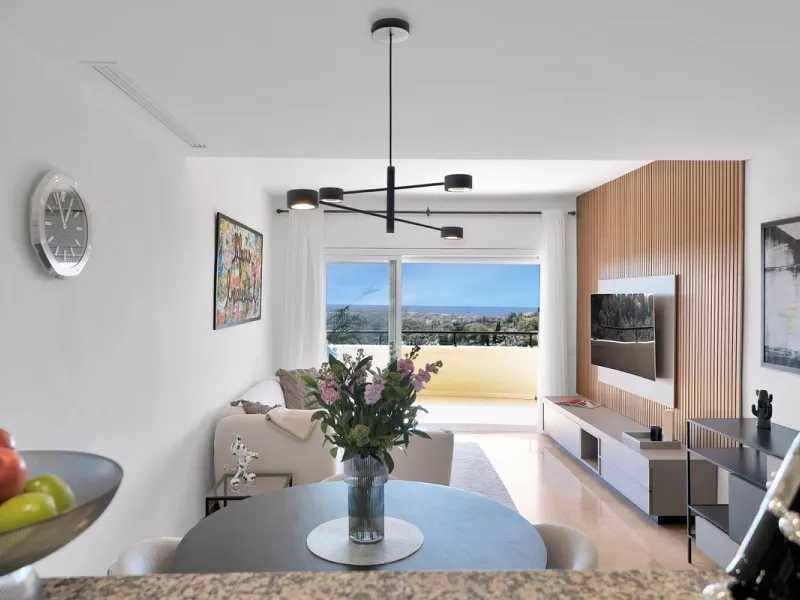 Located in the sought-after Elviria Hills community, this well-positioned 2-bedroom, 2-bathroom apartment offers stunning panoramic sea views and a full south-facing orientation. Situated in one of the best blocks of the development, this home provides a 