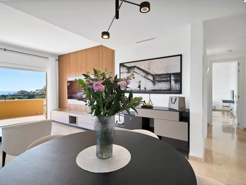 Located in the sought-after Elviria Hills community, this well-positioned 2-bedroom, 2-bathroom apartment offers stunning panoramic sea views and a full south-facing orientation. Situated in one of the best blocks of the development, this home provides a 