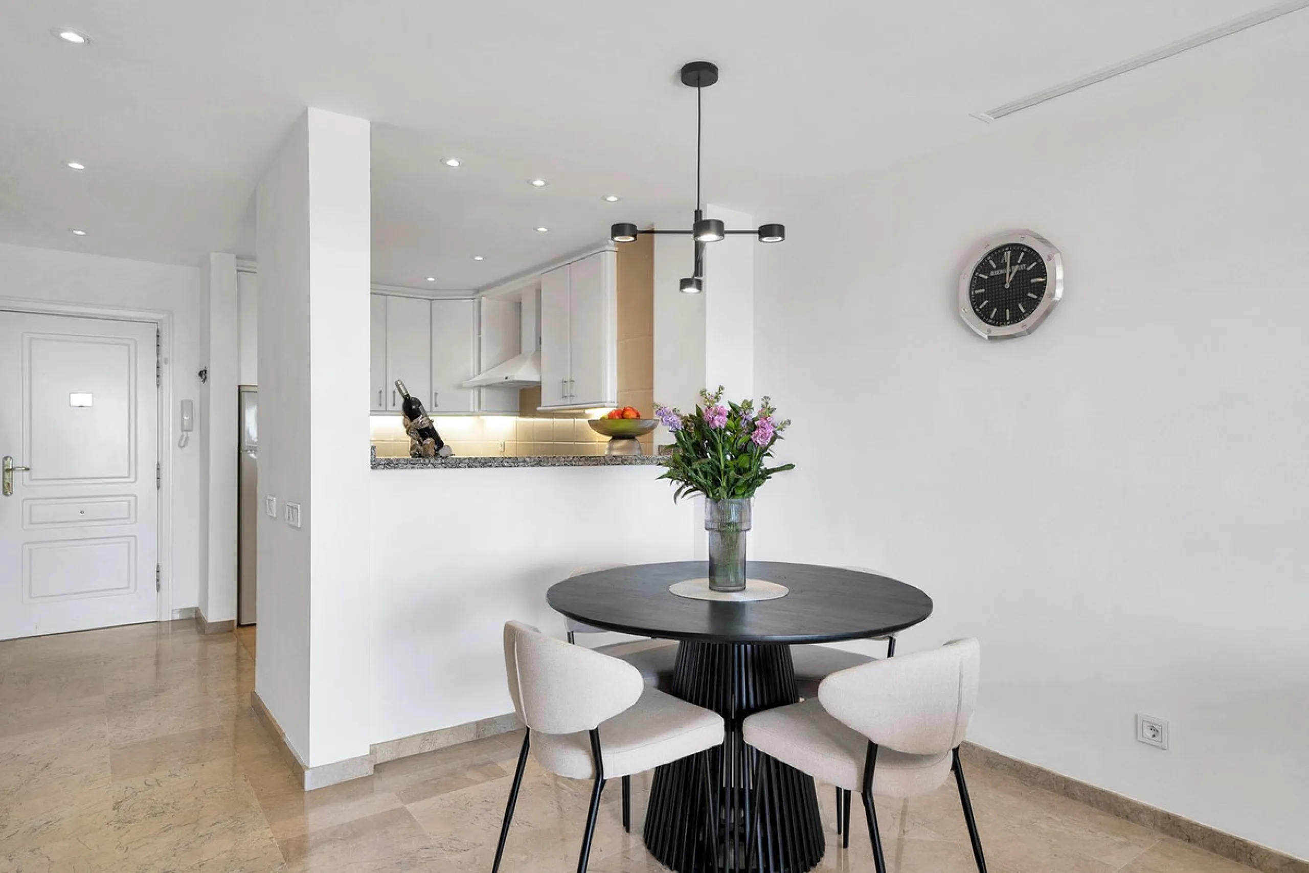 Located in the sought-after Elviria Hills community, this well-positioned 2-bedroom, 2-bathroom apartment offers stunning panoramic sea views and a full south-facing orientation. Situated in one of the best blocks of the development, this home provides a 