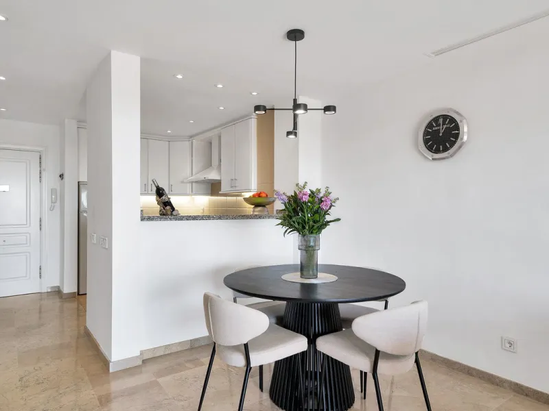 Located in the sought-after Elviria Hills community, this well-positioned 2-bedroom, 2-bathroom apartment offers stunning panoramic sea views and a full south-facing orientation. Situated in one of the best blocks of the development, this home provides a 