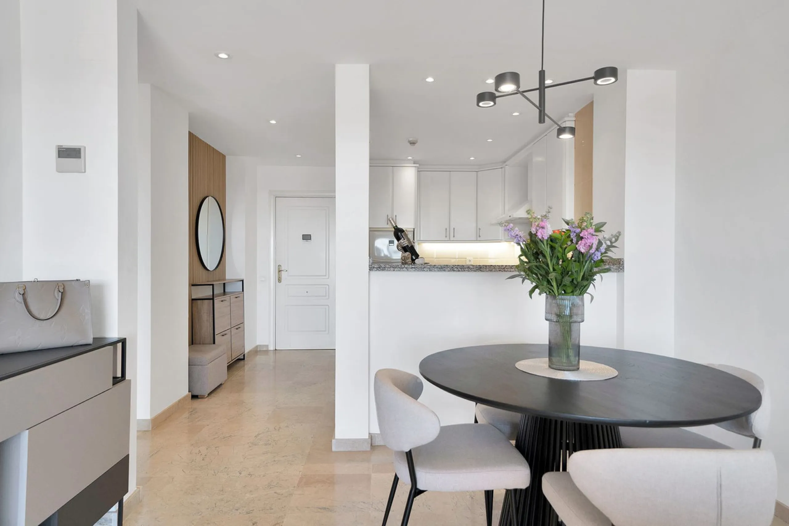 Located in the sought-after Elviria Hills community, this well-positioned 2-bedroom, 2-bathroom apartment offers stunning panoramic sea views and a full south-facing orientation. Situated in one of the best blocks of the development, this home provides a 