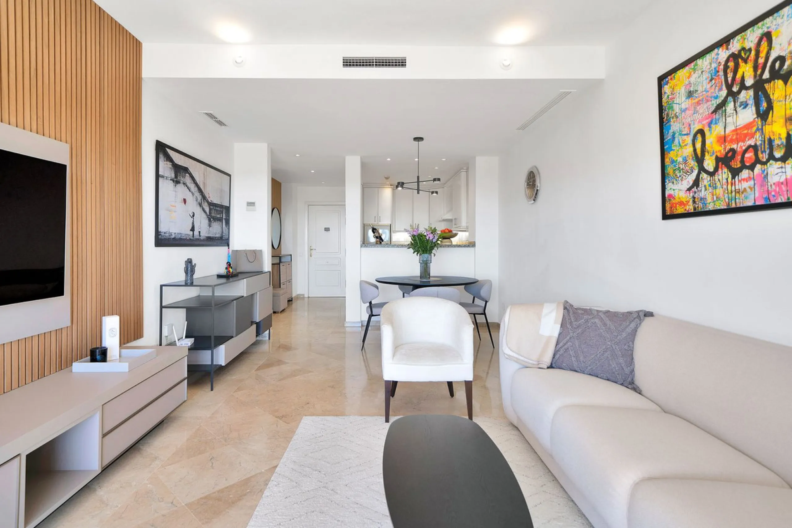 Located in the sought-after Elviria Hills community, this well-positioned 2-bedroom, 2-bathroom apartment offers stunning panoramic sea views and a full south-facing orientation. Situated in one of the best blocks of the development, this home provides a 