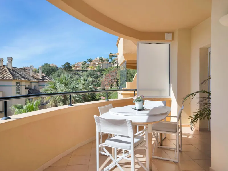 Located in the sought-after Elviria Hills community, this well-positioned 2-bedroom, 2-bathroom apartment offers stunning panoramic sea views and a full south-facing orientation. Situated in one of the best blocks of the development, this home provides a 