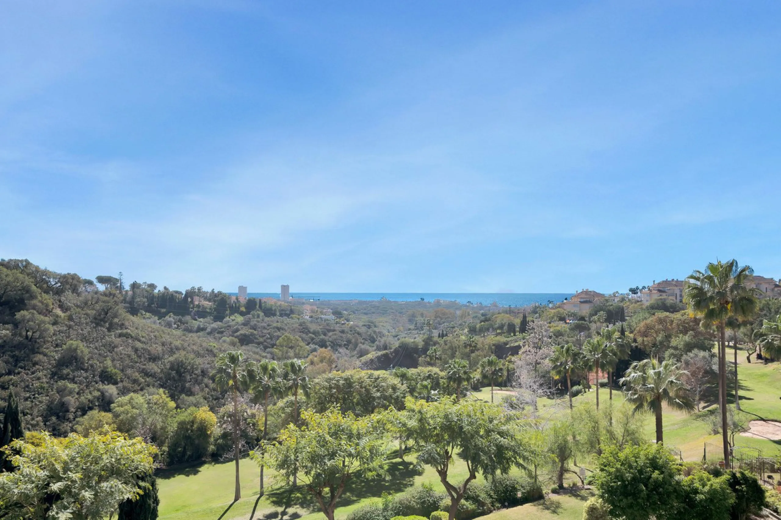 Located in the sought-after Elviria Hills community, this well-positioned 2-bedroom, 2-bathroom apartment offers stunning panoramic sea views and a full south-facing orientation. Situated in one of the best blocks of the development, this home provides a 