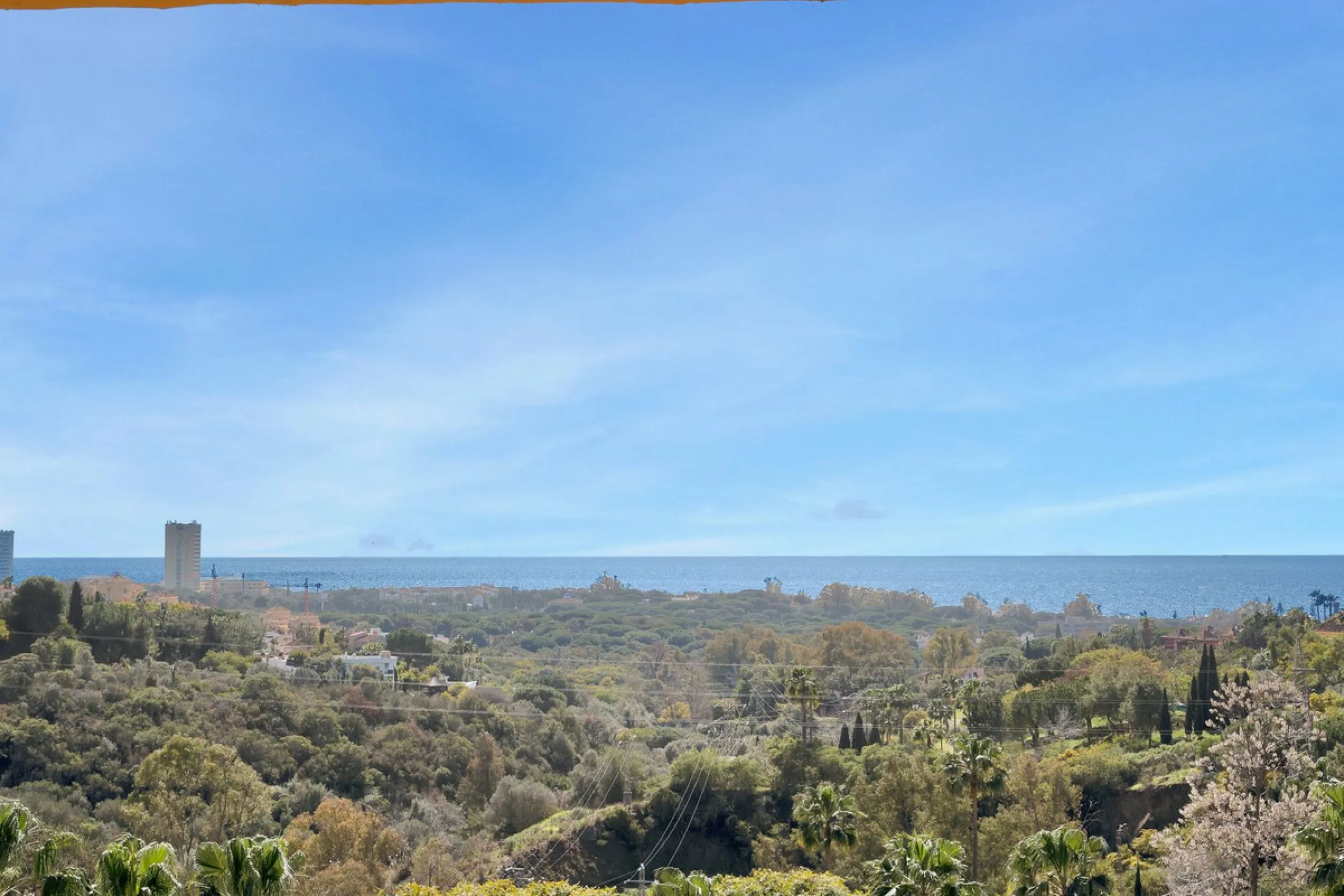 Located in the sought-after Elviria Hills community, this well-positioned 2-bedroom, 2-bathroom apartment offers stunning panoramic sea views and a full south-facing orientation. Situated in one of the best blocks of the development, this home provides a 