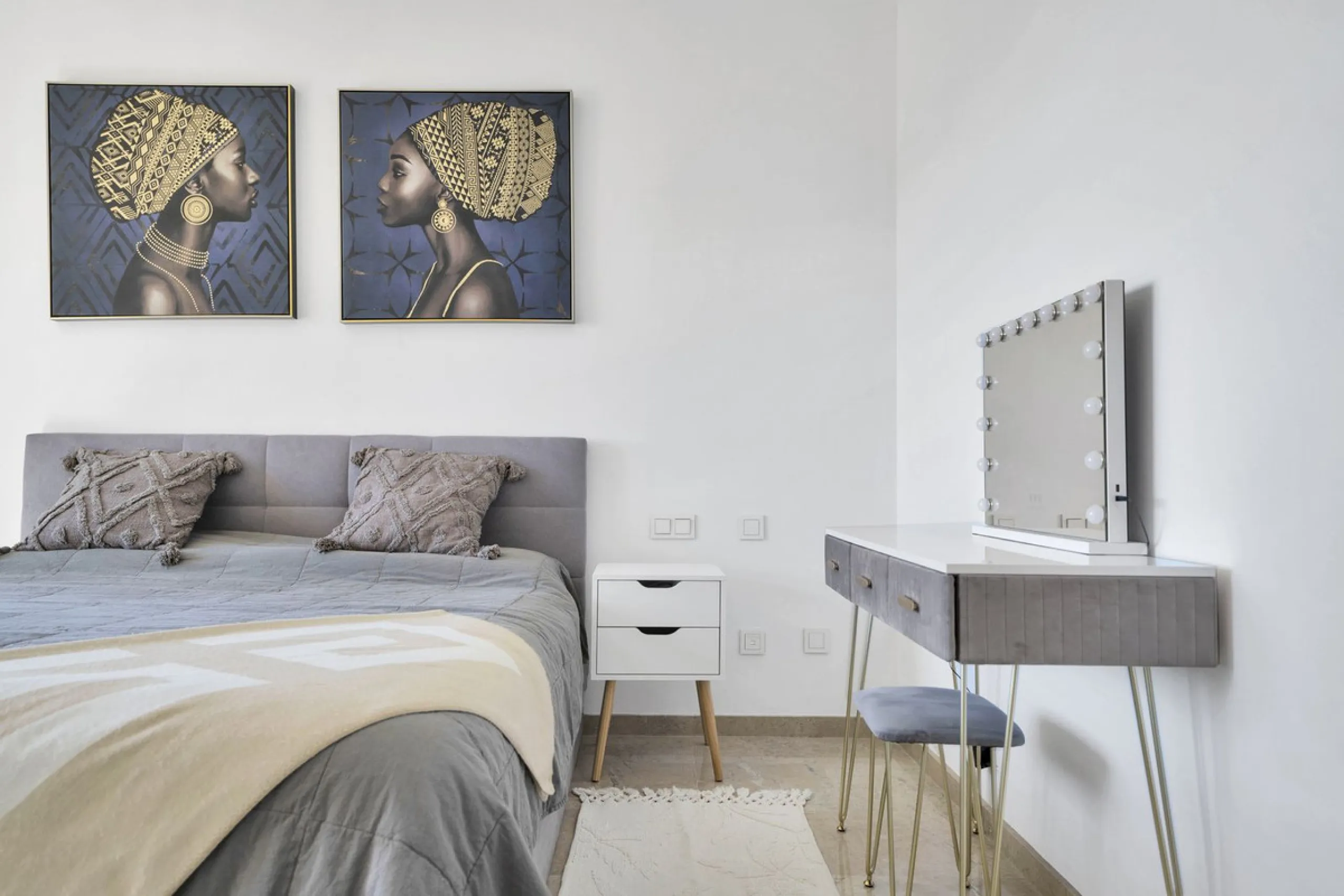 Located in the sought-after Elviria Hills community, this well-positioned 2-bedroom, 2-bathroom apartment offers stunning panoramic sea views and a full south-facing orientation. Situated in one of the best blocks of the development, this home provides a 