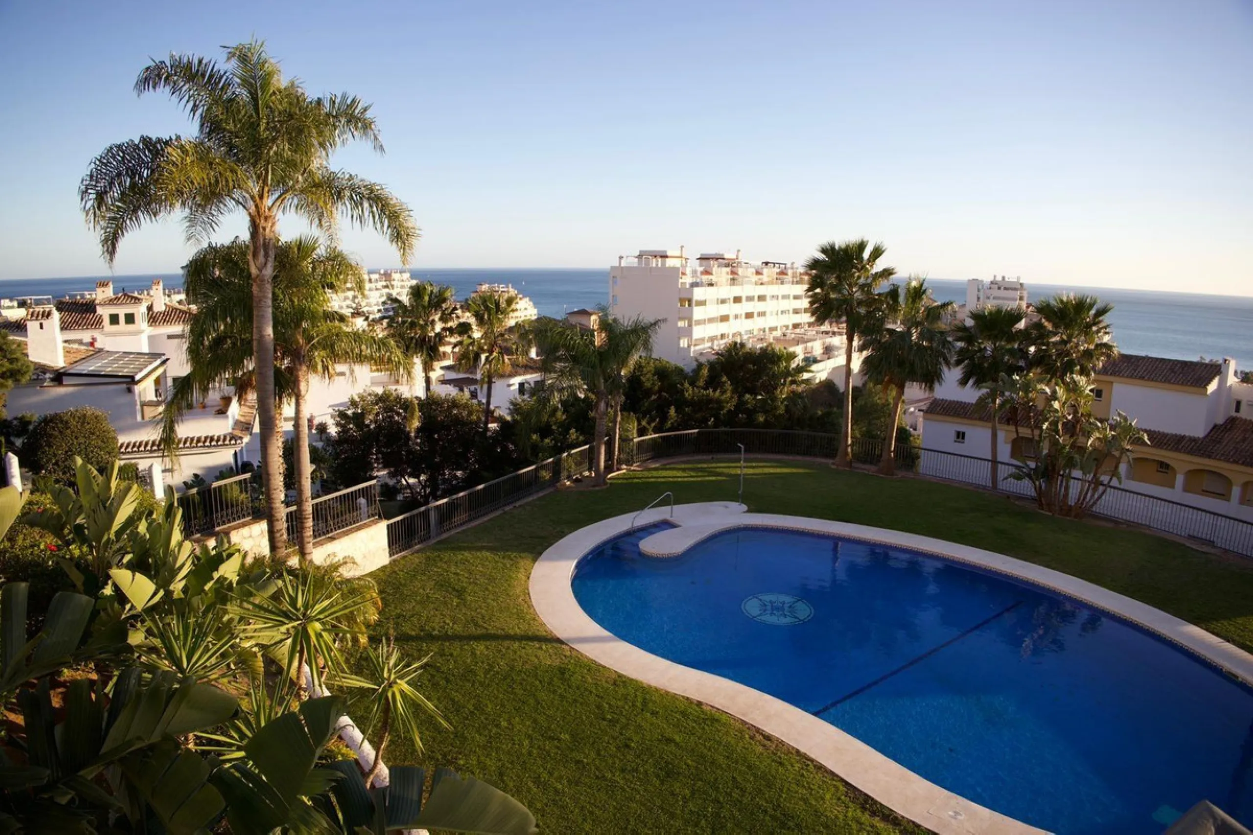 Apartment - Middle Floor Apartment в продаже в Benalmadena, Málaga. В доме 2 спален и 2 ванных комнат. Площадь дома 68 м²