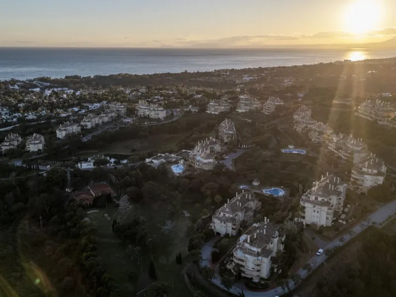 Located in the sought-after Elviria Hills community, this well-positioned 2-bedroom, 2-bathroom apartment offers stunning panoramic sea views and a full south-facing orientation. Situated in one of the best blocks of the development, this home provides a 