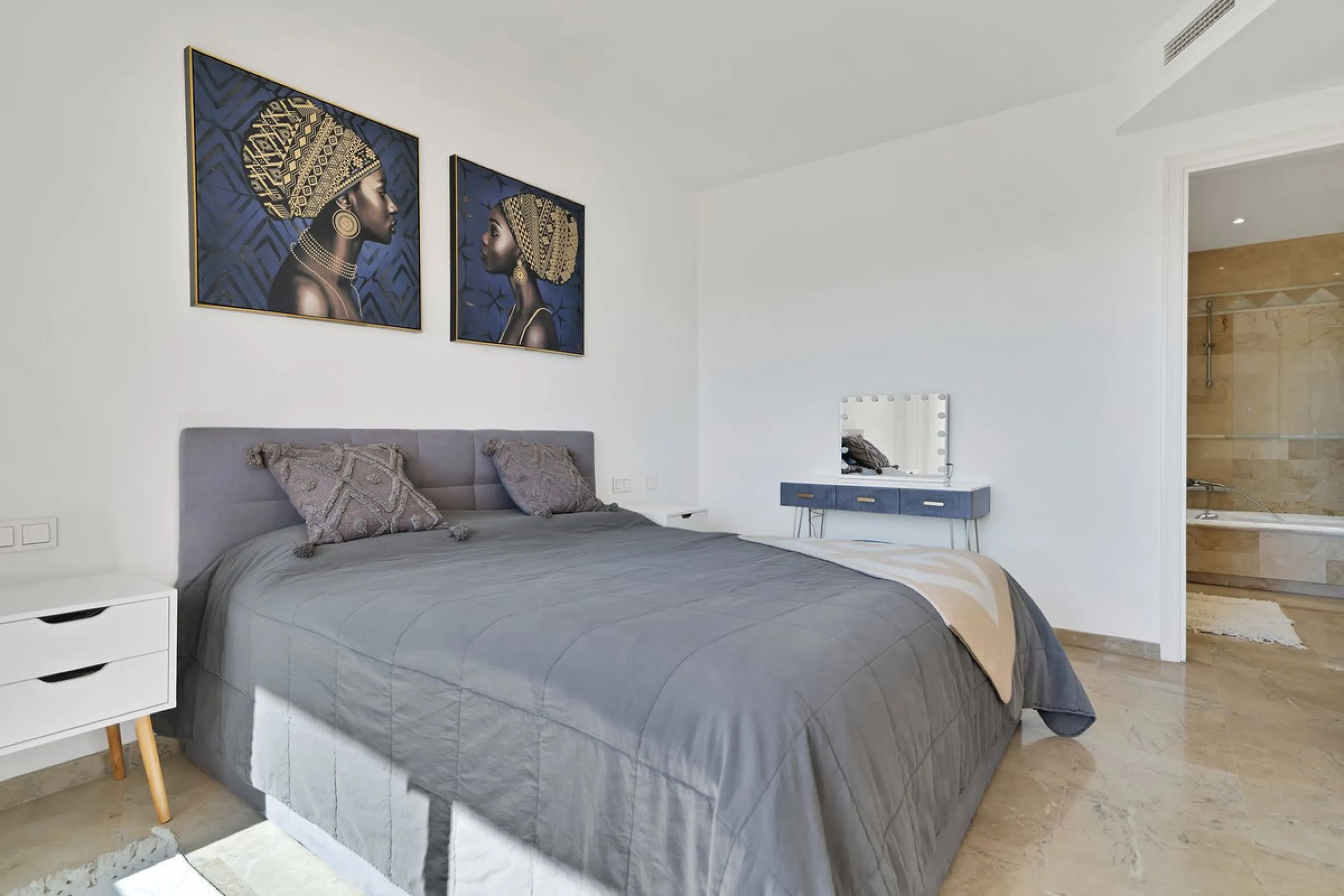 Located in the sought-after Elviria Hills community, this well-positioned 2-bedroom, 2-bathroom apartment offers stunning panoramic sea views and a full south-facing orientation. Situated in one of the best blocks of the development, this home provides a 