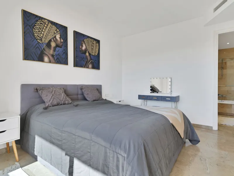 Located in the sought-after Elviria Hills community, this well-positioned 2-bedroom, 2-bathroom apartment offers stunning panoramic sea views and a full south-facing orientation. Situated in one of the best blocks of the development, this home provides a 