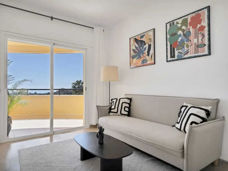 Located in the sought-after Elviria Hills community, this well-positioned 2-bedroom, 2-bathroom apartment offers stunning panoramic sea views and a full south-facing orientation. Situated in one of the best blocks of the development, this home provides a 