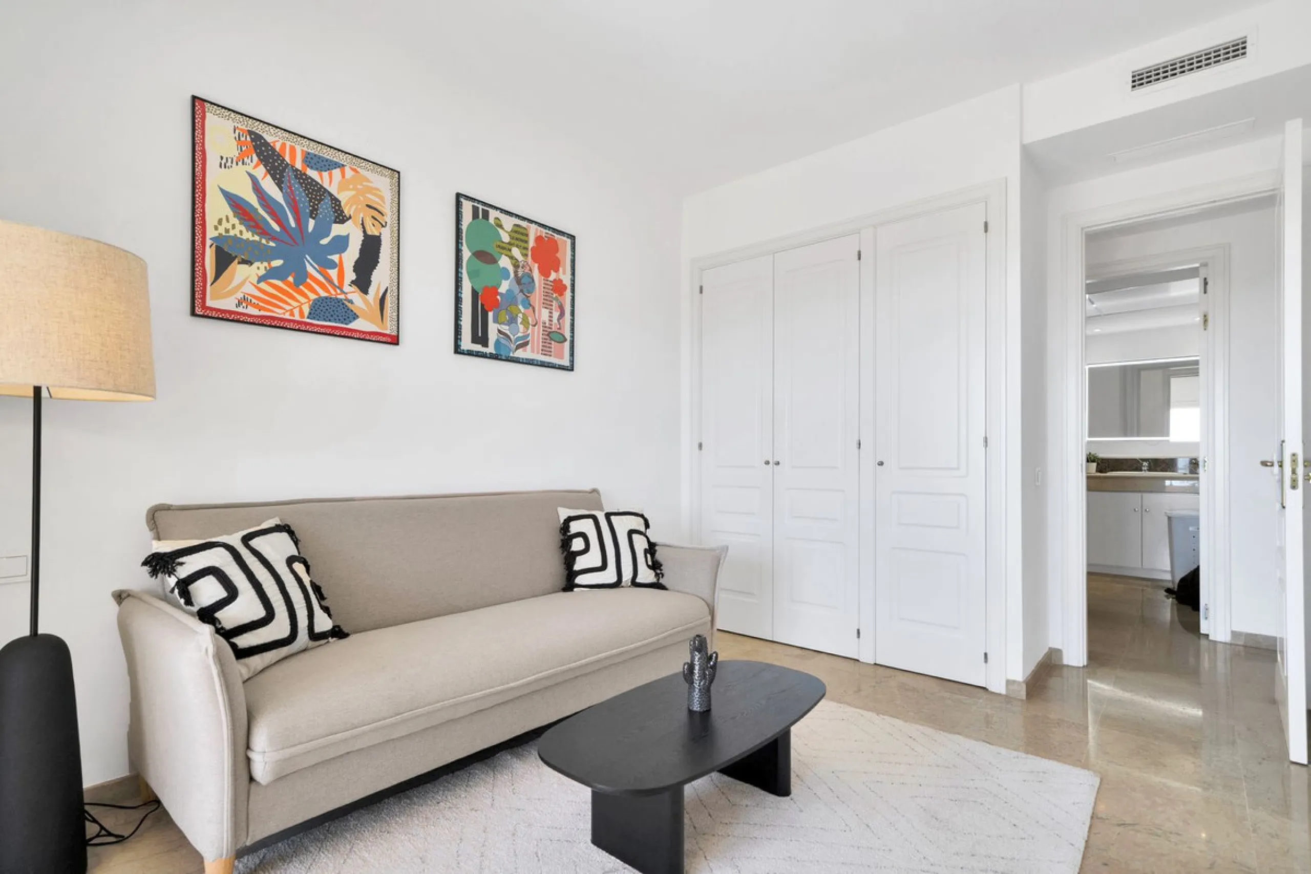 Located in the sought-after Elviria Hills community, this well-positioned 2-bedroom, 2-bathroom apartment offers stunning panoramic sea views and a full south-facing orientation. Situated in one of the best blocks of the development, this home provides a 