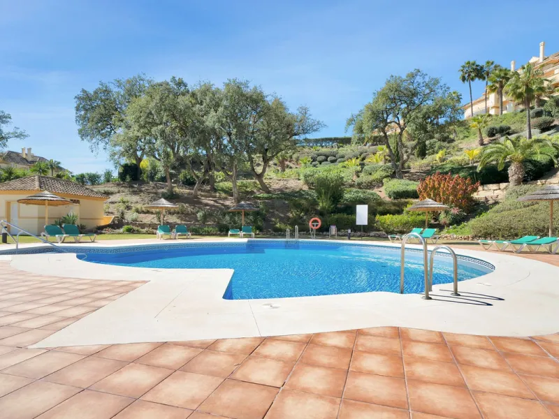Located in the sought-after Elviria Hills community, this well-positioned 2-bedroom, 2-bathroom apartment offers stunning panoramic sea views and a full south-facing orientation. Situated in one of the best blocks of the development, this home provides a 