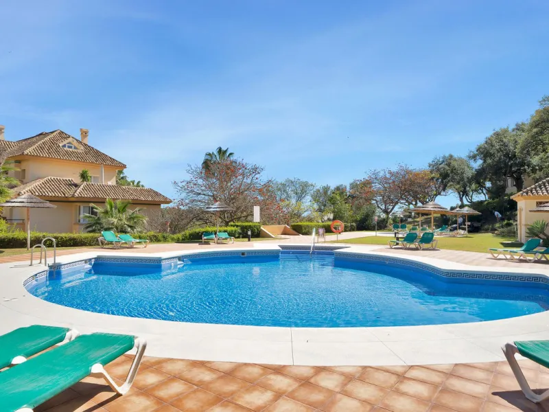 Located in the sought-after Elviria Hills community, this well-positioned 2-bedroom, 2-bathroom apartment offers stunning panoramic sea views and a full south-facing orientation. Situated in one of the best blocks of the development, this home provides a 