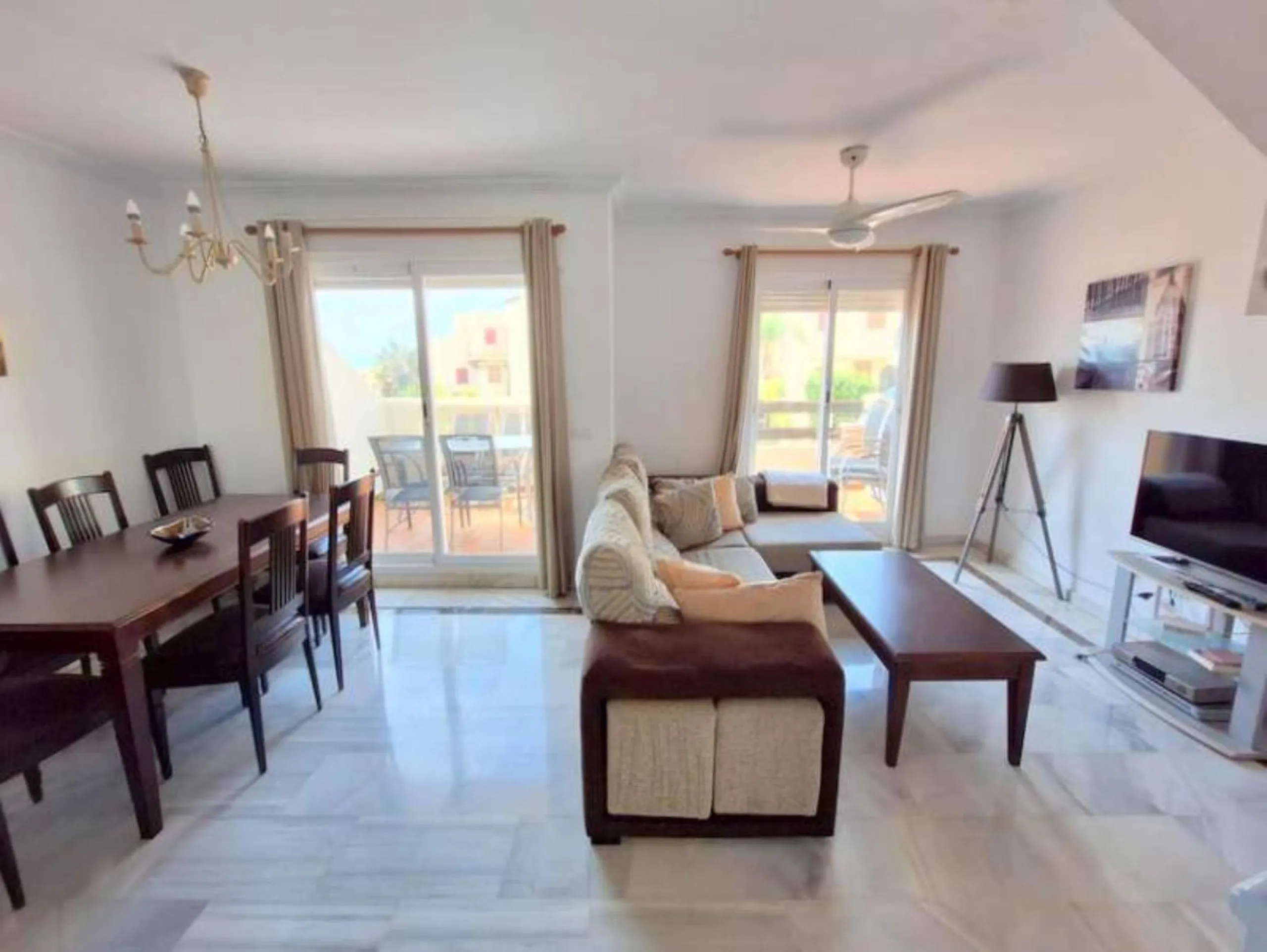 Apartment - Penthouse Duplex в продаже в Casares, Málaga. В доме 3 спален и 3 ванных комнат. Площадь дома 140 м²