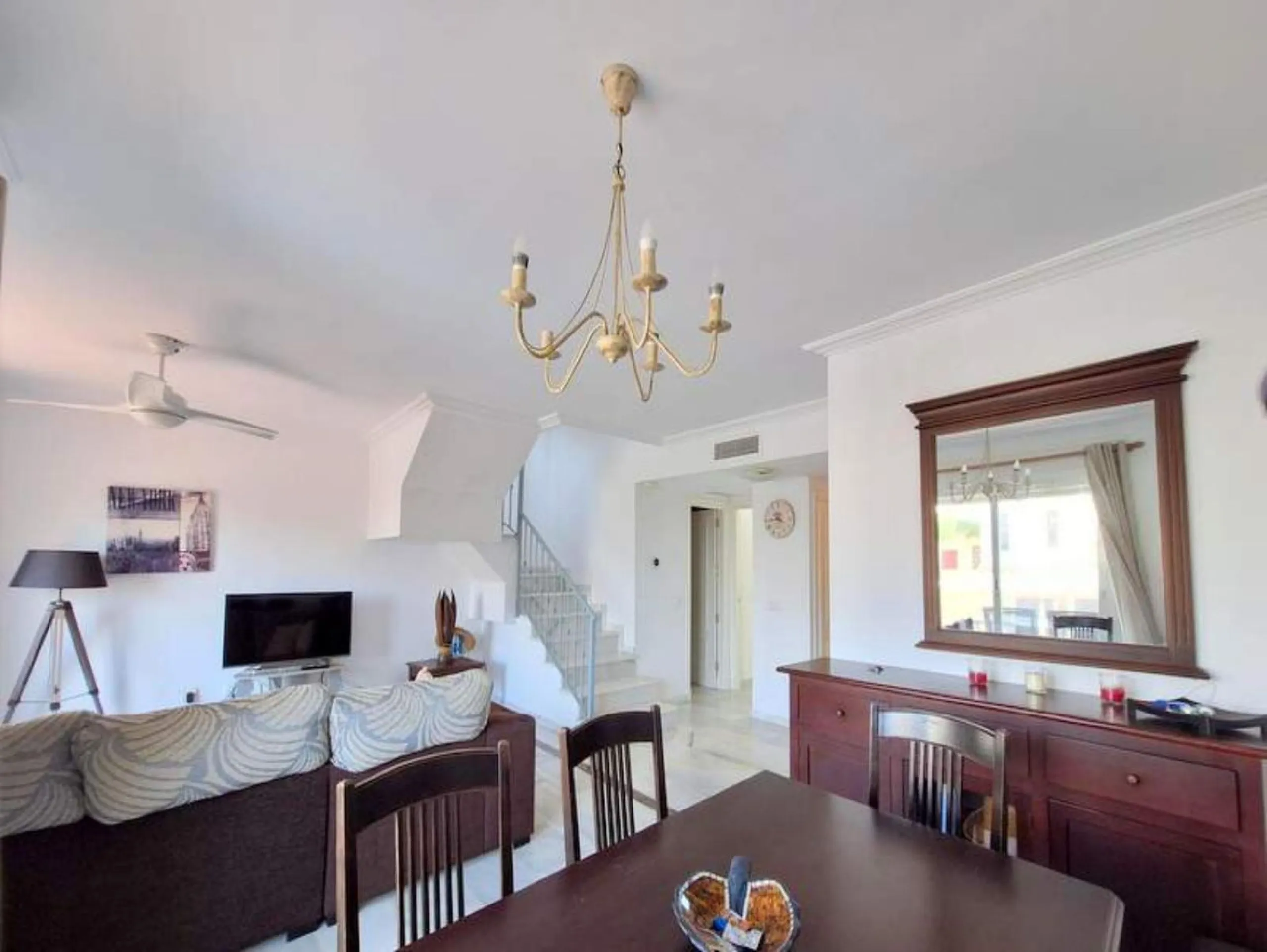 Apartment - Penthouse Duplex в продаже в Casares, Málaga. В доме 3 спален и 3 ванных комнат. Площадь дома 140 м²