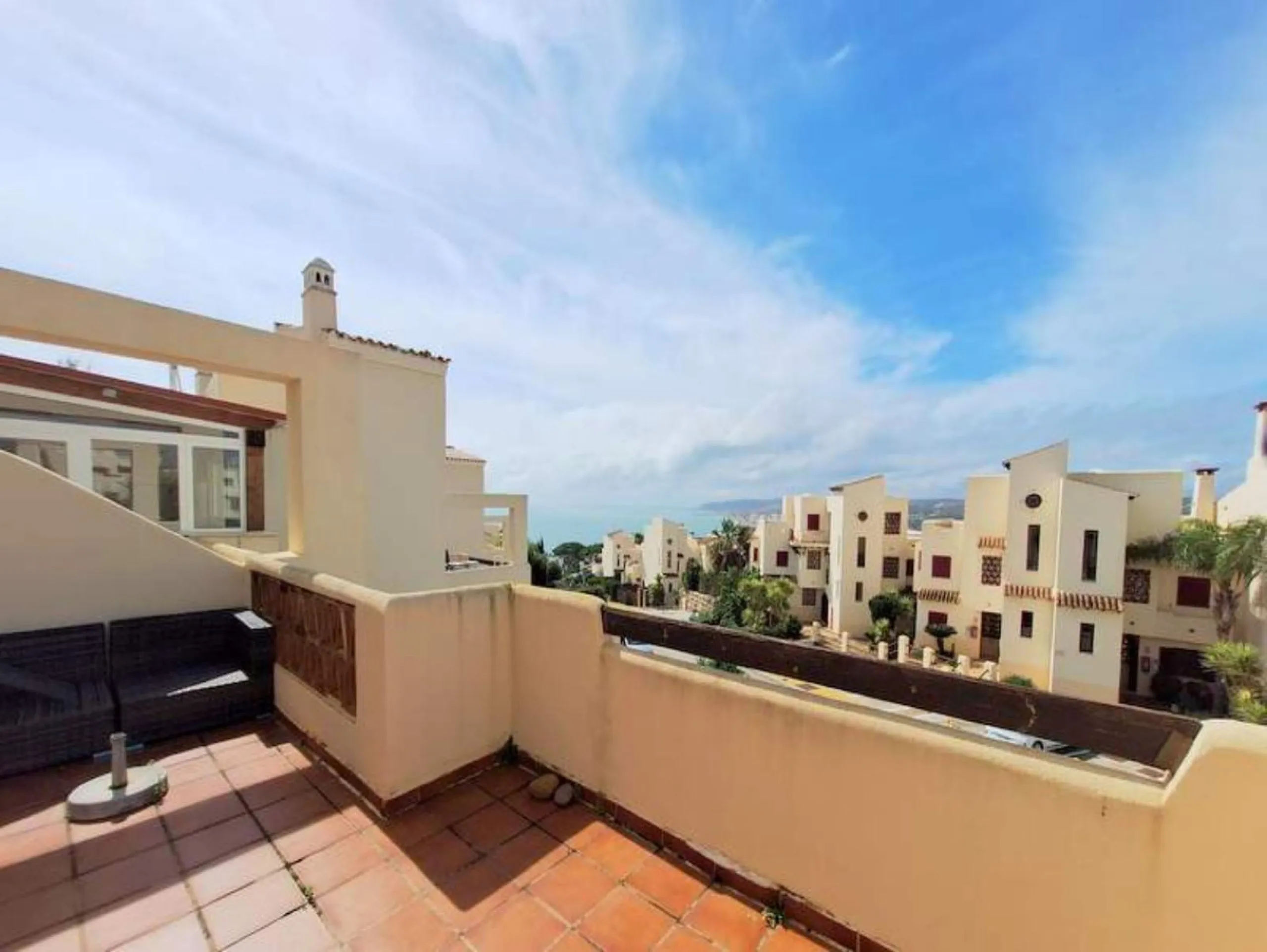 Apartment - Penthouse Duplex в продаже в Casares, Málaga. В доме 3 спален и 3 ванных комнат. Площадь дома 140 м²