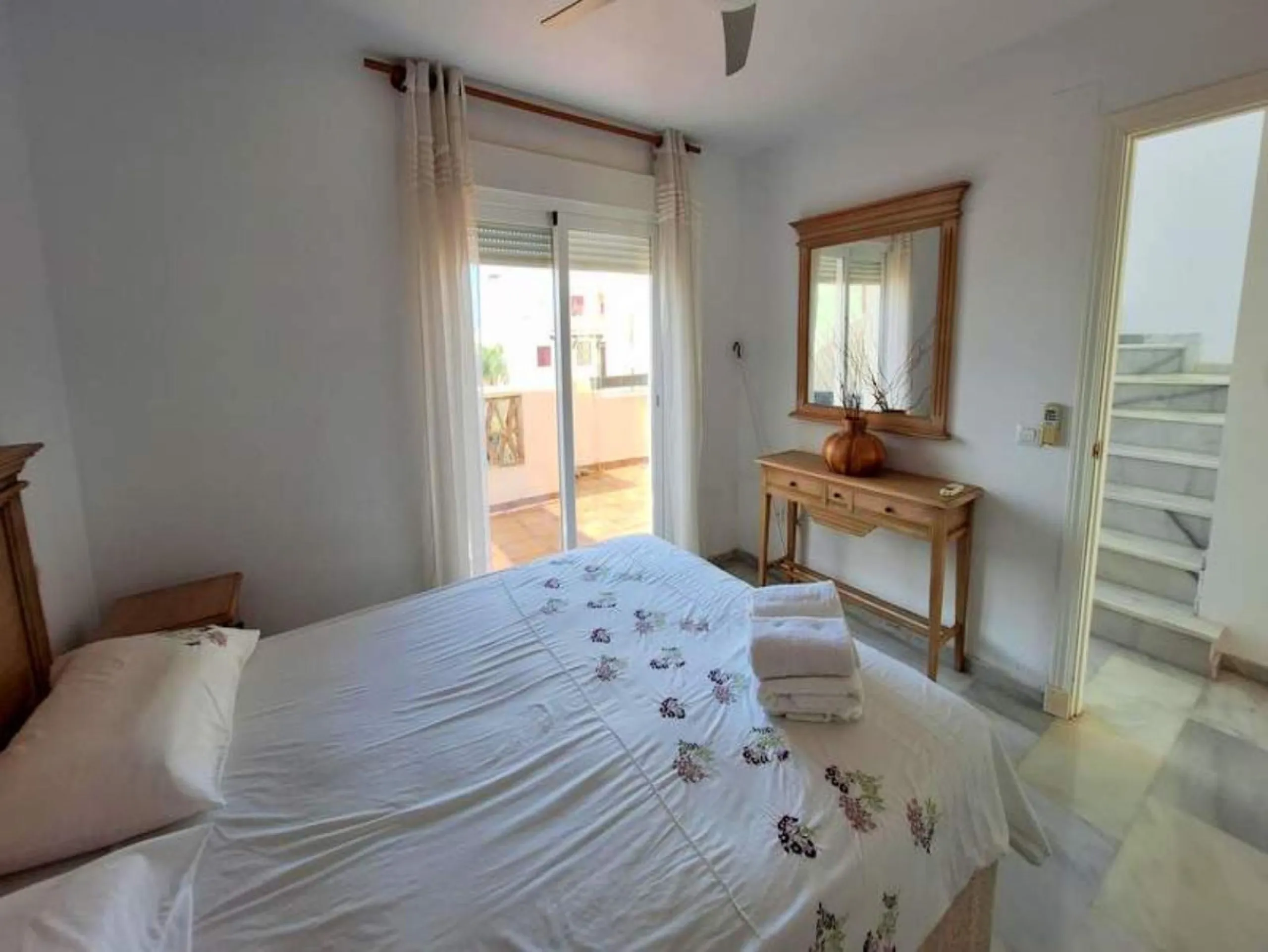 Apartment - Penthouse Duplex в продаже в Casares, Málaga. В доме 3 спален и 3 ванных комнат. Площадь дома 140 м²