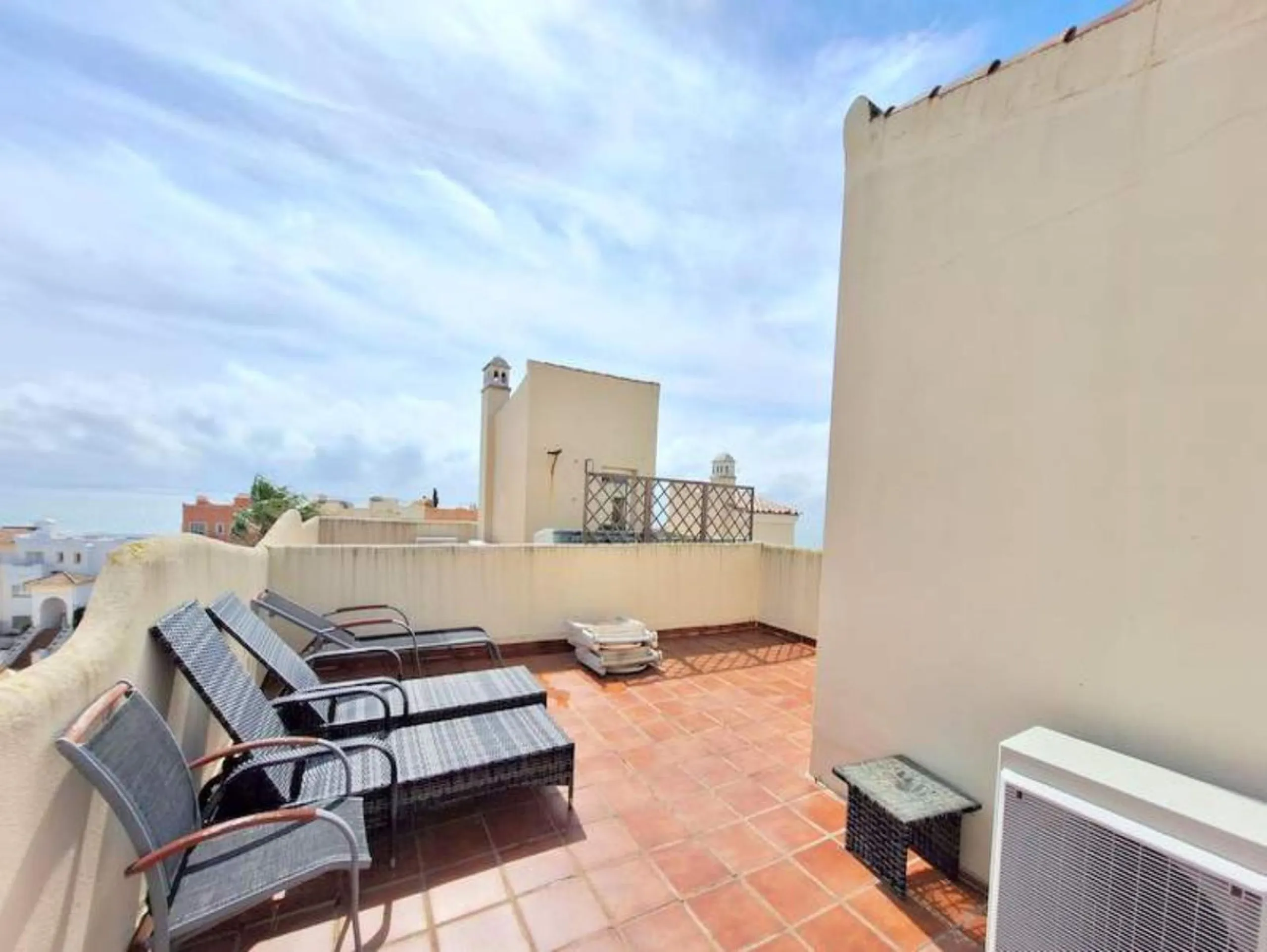 Apartment - Penthouse Duplex в продаже в Casares, Málaga. В доме 3 спален и 3 ванных комнат. Площадь дома 140 м²