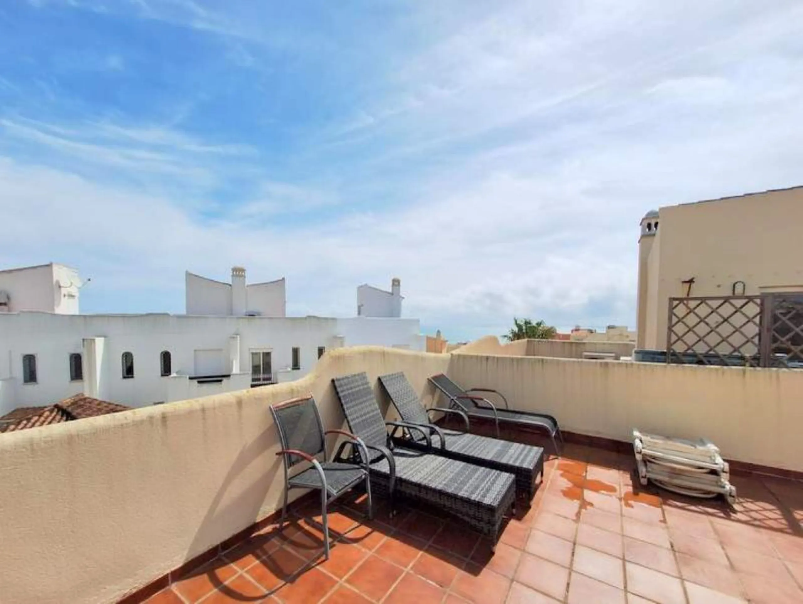 Apartment - Penthouse Duplex в продаже в Casares, Málaga. В доме 3 спален и 3 ванных комнат. Площадь дома 140 м²