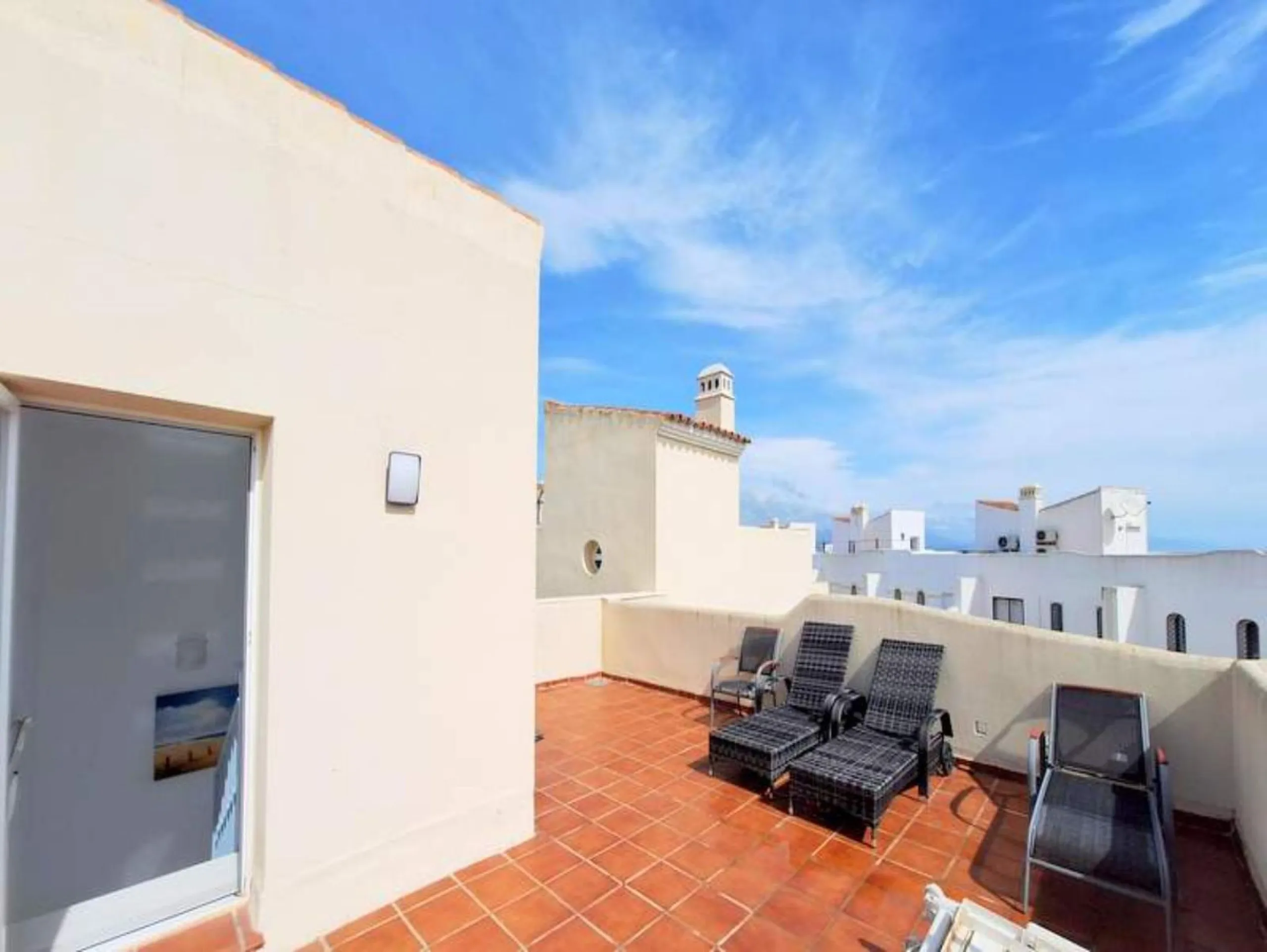 Apartment - Penthouse Duplex в продаже в Casares, Málaga. В доме 3 спален и 3 ванных комнат. Площадь дома 140 м²