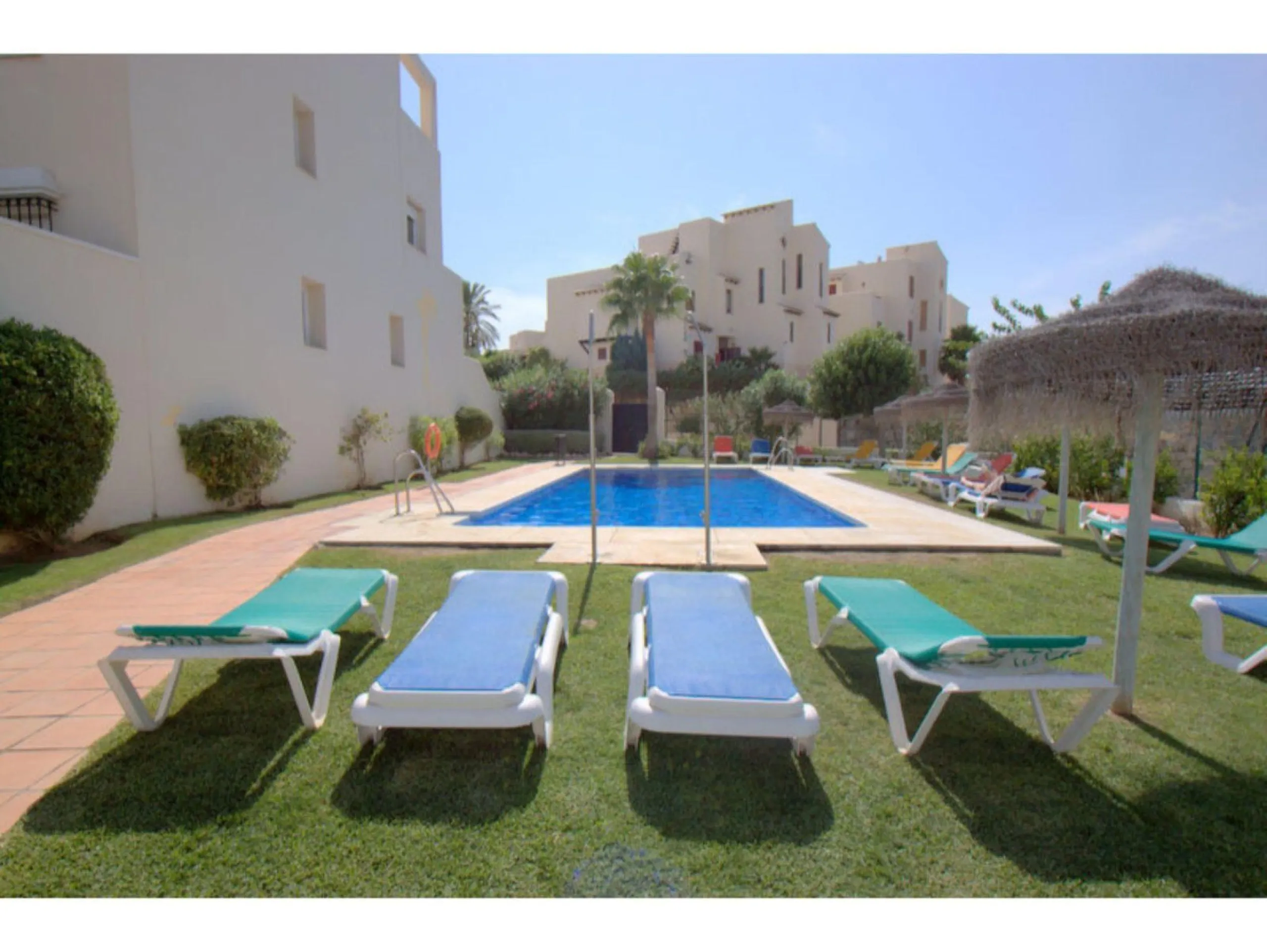 Apartment - Penthouse Duplex в продаже в Casares, Málaga. В доме 3 спален и 3 ванных комнат. Площадь дома 140 м²