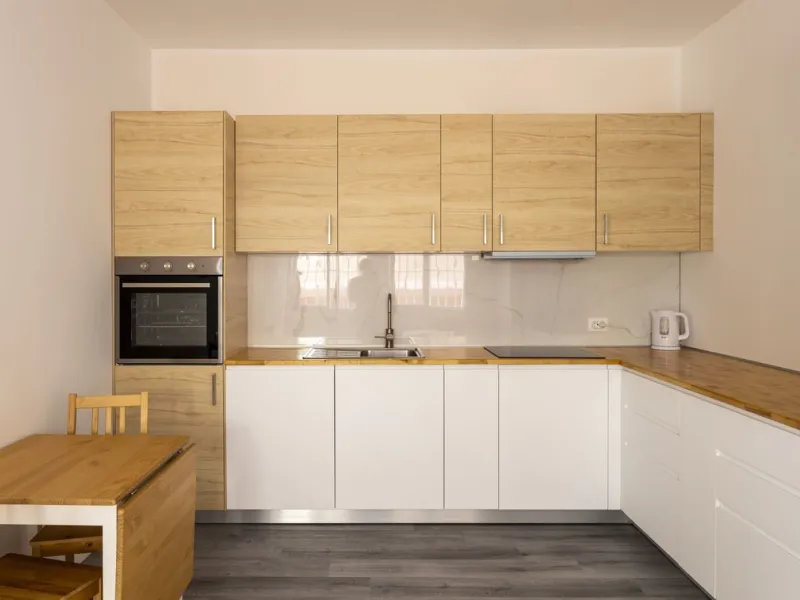 We present you this outstanding property located in the heart of Fuengirola, comprising two well-designed 1-bedroom, 1-bathroom apartments. It was recently fully renovated, including updated electrical systems and plumbing.  Situated just a minute's walk 