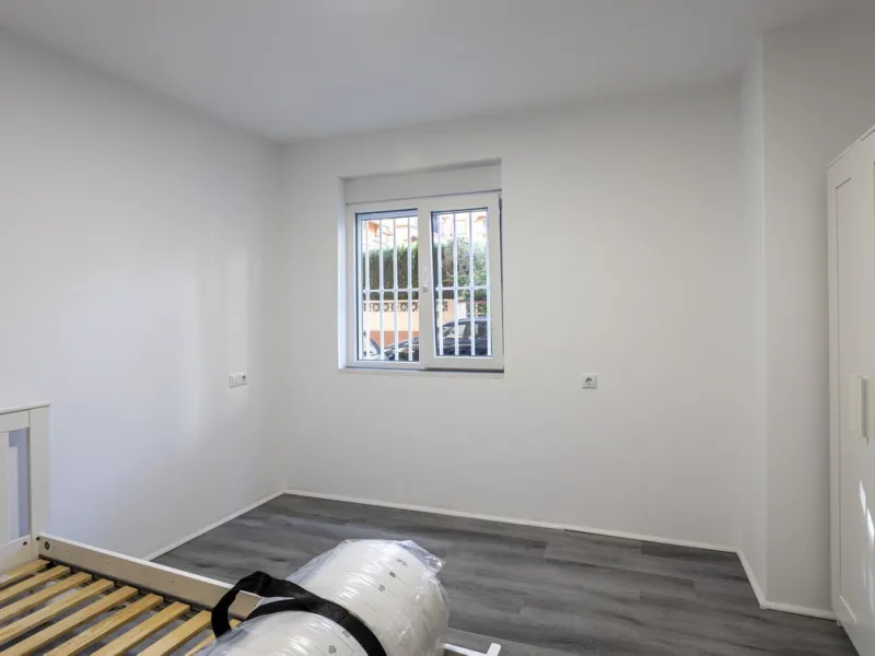 We present you this outstanding property located in the heart of Fuengirola, comprising two well-designed 1-bedroom, 1-bathroom apartments. It was recently fully renovated, including updated electrical systems and plumbing.  Situated just a minute's walk 
