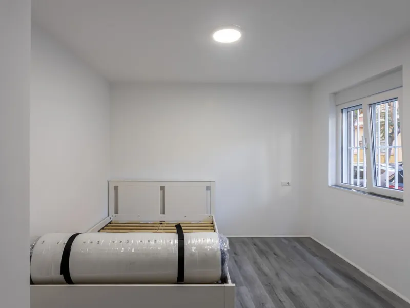 We present you this outstanding property located in the heart of Fuengirola, comprising two well-designed 1-bedroom, 1-bathroom apartments. It was recently fully renovated, including updated electrical systems and plumbing.  Situated just a minute's walk 