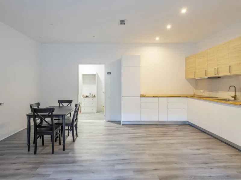 We present you this outstanding property located in the heart of Fuengirola, comprising two well-designed 1-bedroom, 1-bathroom apartments. It was recently fully renovated, including updated electrical systems and plumbing.  Situated just a minute's walk 