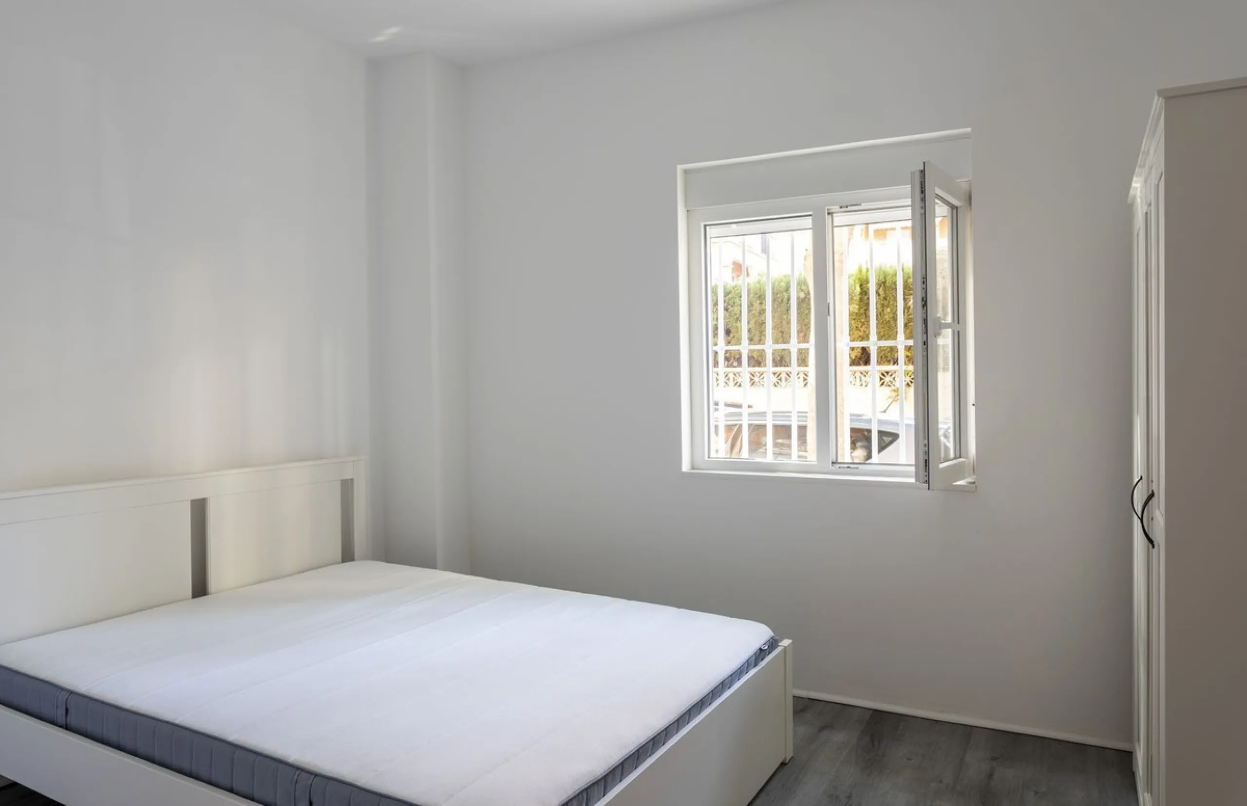 We present you this outstanding property located in the heart of Fuengirola, comprising two well-designed 1-bedroom, 1-bathroom apartments. It was recently fully renovated, including updated electrical systems and plumbing.  Situated just a minute's walk 