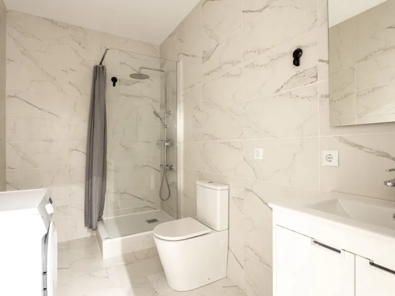 We present you this outstanding property located in the heart of Fuengirola, comprising two well-designed 1-bedroom, 1-bathroom apartments. It was recently fully renovated, including updated electrical systems and plumbing.  Situated just a minute's walk 