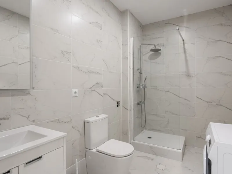 We present you this outstanding property located in the heart of Fuengirola, comprising two well-designed 1-bedroom, 1-bathroom apartments. It was recently fully renovated, including updated electrical systems and plumbing.  Situated just a minute's walk 