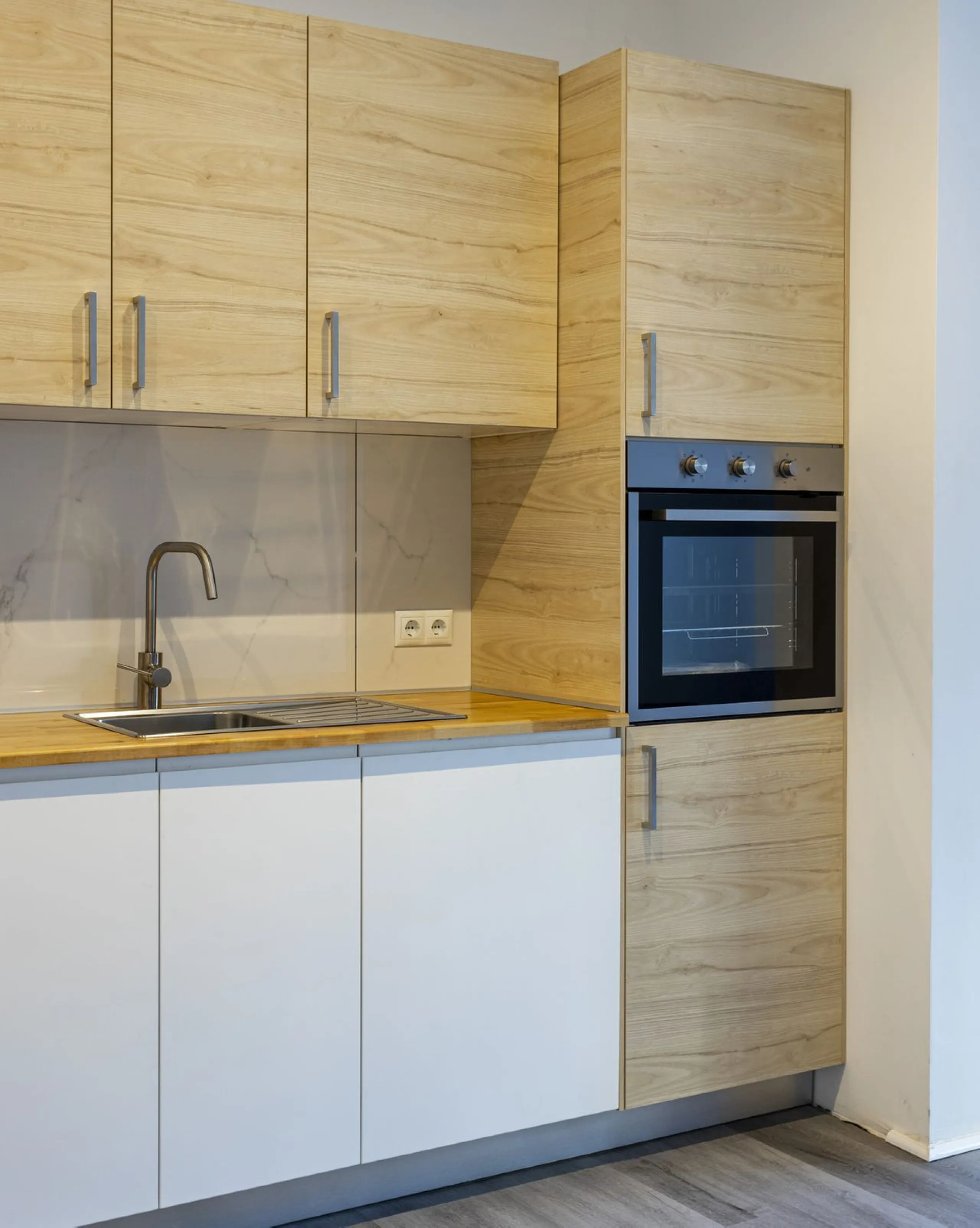 We present you this outstanding property located in the heart of Fuengirola, comprising two well-designed 1-bedroom, 1-bathroom apartments. It was recently fully renovated, including updated electrical systems and plumbing.  Situated just a minute's walk 