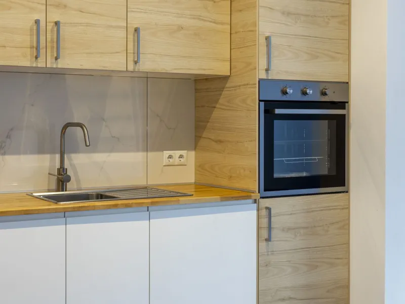We present you this outstanding property located in the heart of Fuengirola, comprising two well-designed 1-bedroom, 1-bathroom apartments. It was recently fully renovated, including updated electrical systems and plumbing.  Situated just a minute's walk 