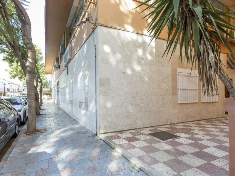 We present you this outstanding property located in the heart of Fuengirola, comprising two well-designed 1-bedroom, 1-bathroom apartments. It was recently fully renovated, including updated electrical systems and plumbing.  Situated just a minute's walk 