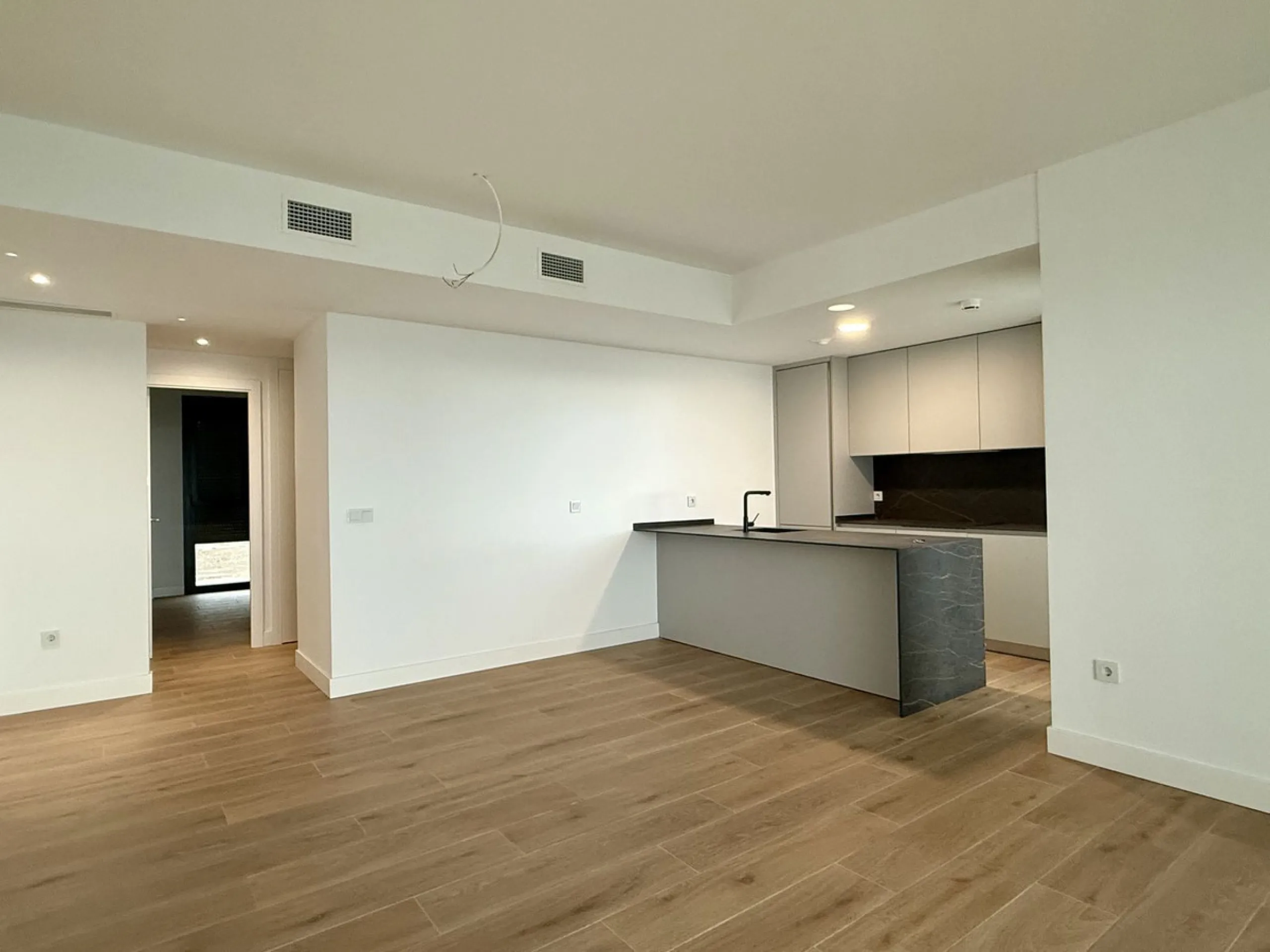 For Sale 3-bedroom, 2-bathroom apartment located in the newly developed Lomas 2 complex within Las Lomas del Higuerón, nestled in the heart of the Costa del Sol. ​