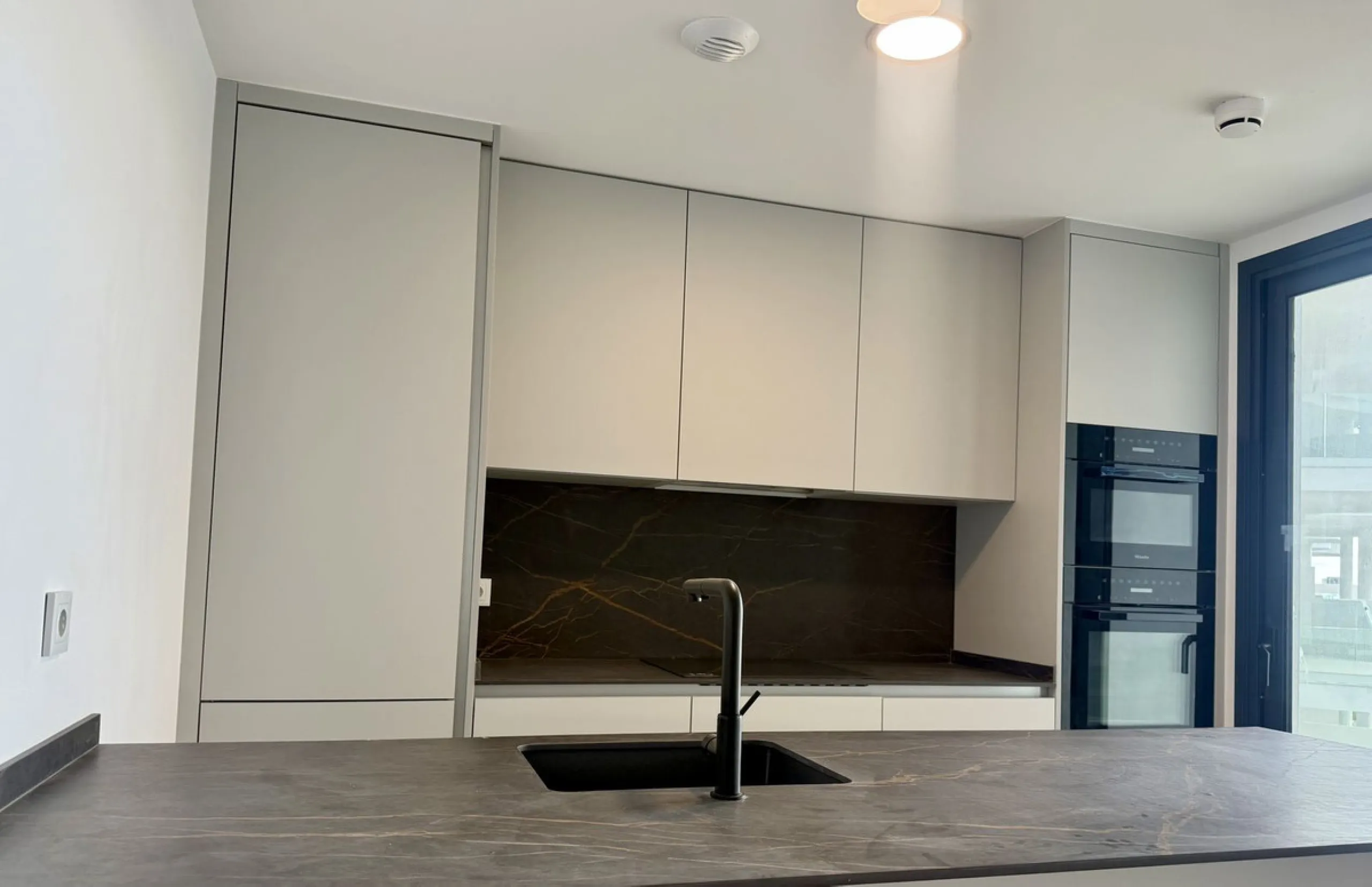 For Sale 3-bedroom, 2-bathroom apartment located in the newly developed Lomas 2 complex within Las Lomas del Higuerón, nestled in the heart of the Costa del Sol. ​
