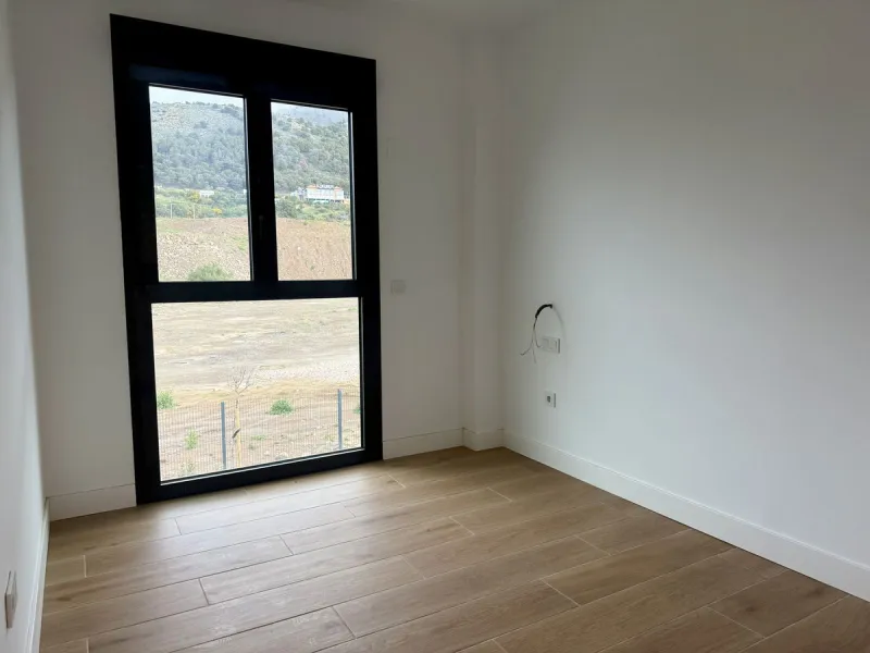 For Sale 3-bedroom, 2-bathroom apartment located in the newly developed Lomas 2 complex within Las Lomas del Higuerón, nestled in the heart of the Costa del Sol. ​