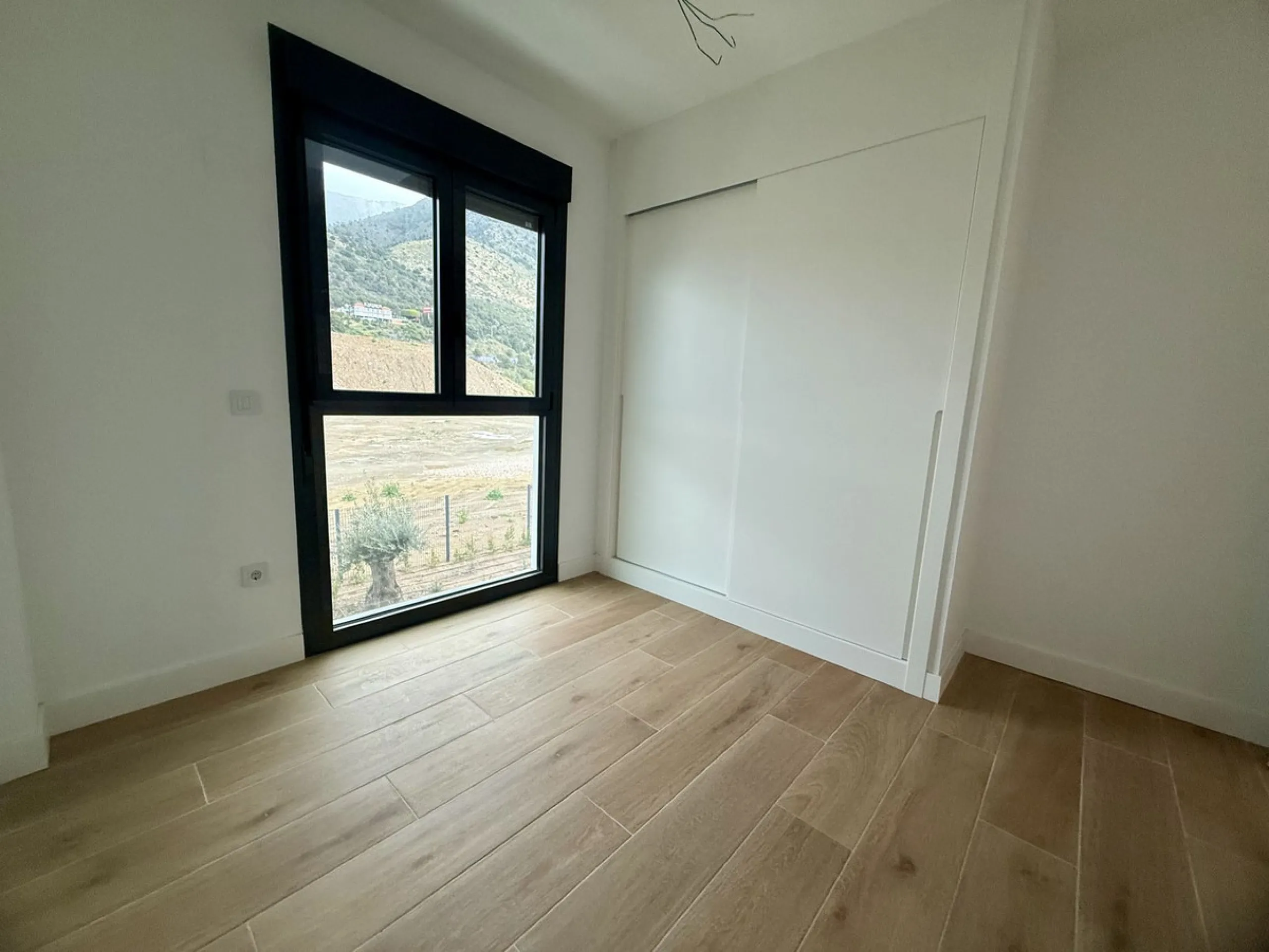 For Sale 3-bedroom, 2-bathroom apartment located in the newly developed Lomas 2 complex within Las Lomas del Higuerón, nestled in the heart of the Costa del Sol. ​