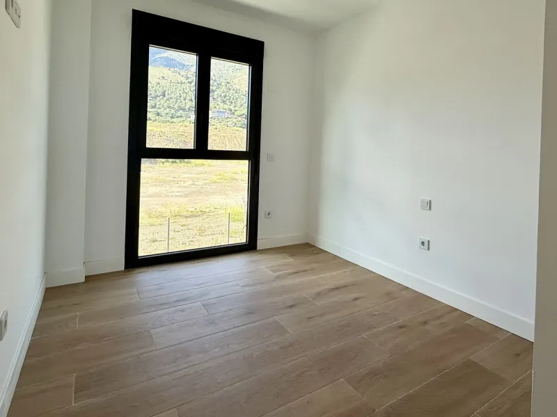 For Sale 3-bedroom, 2-bathroom apartment located in the newly developed Lomas 2 complex within Las Lomas del Higuerón, nestled in the heart of the Costa del Sol. ​