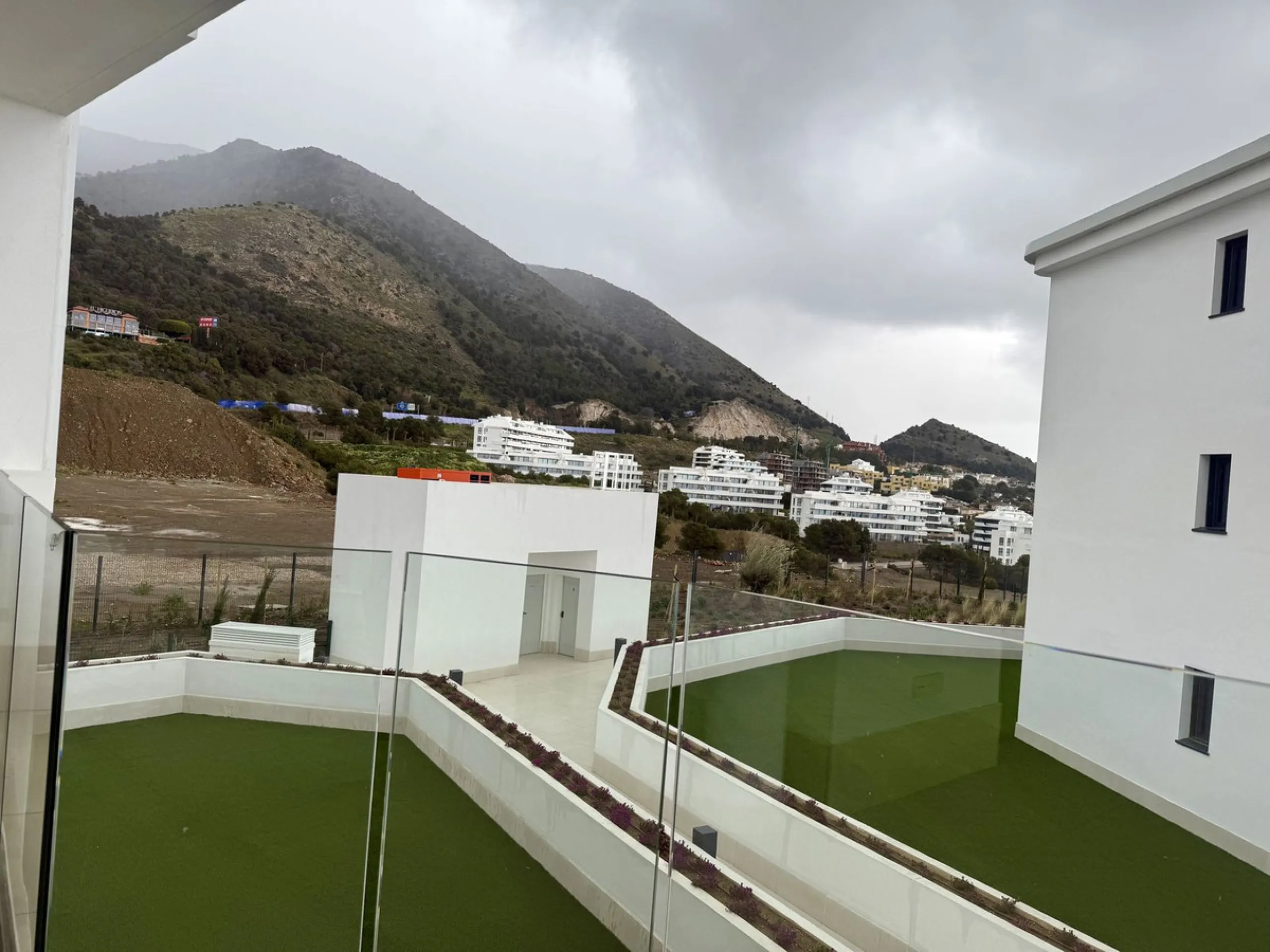 For Sale 3-bedroom, 2-bathroom apartment located in the newly developed Lomas 2 complex within Las Lomas del Higuerón, nestled in the heart of the Costa del Sol. ​
