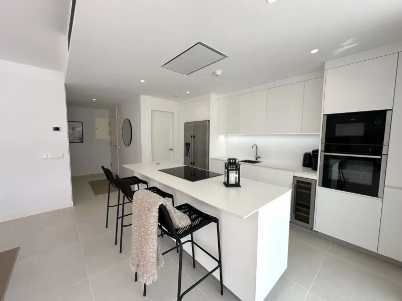 Welcome to this exclusive apartment in the highly sought-after La Reserva del Higuerón – a home that perfectly combines modern design with high comfort.