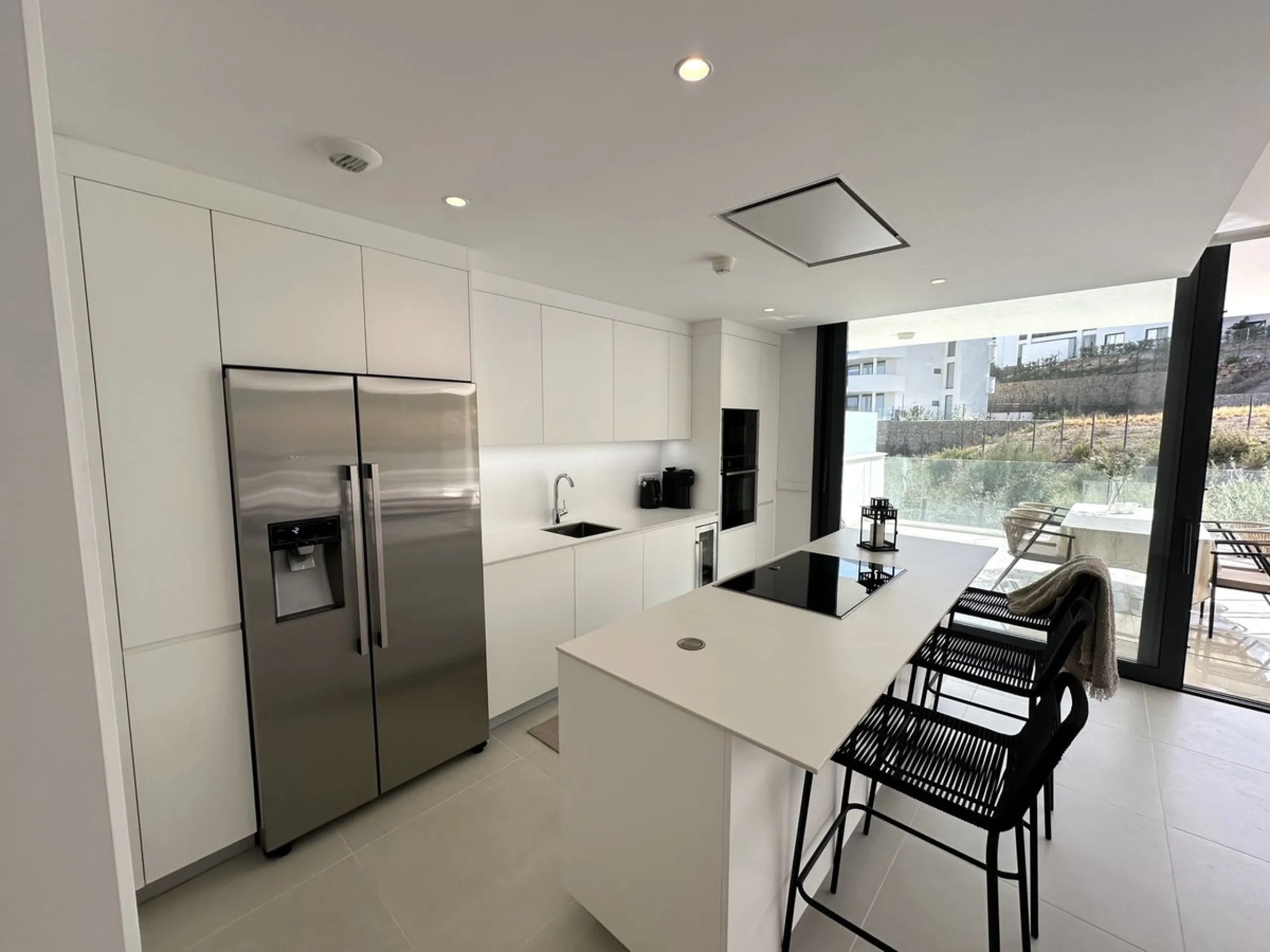 Welcome to this exclusive apartment in the highly sought-after La Reserva del Higuerón – a home that perfectly combines modern design with high comfort.